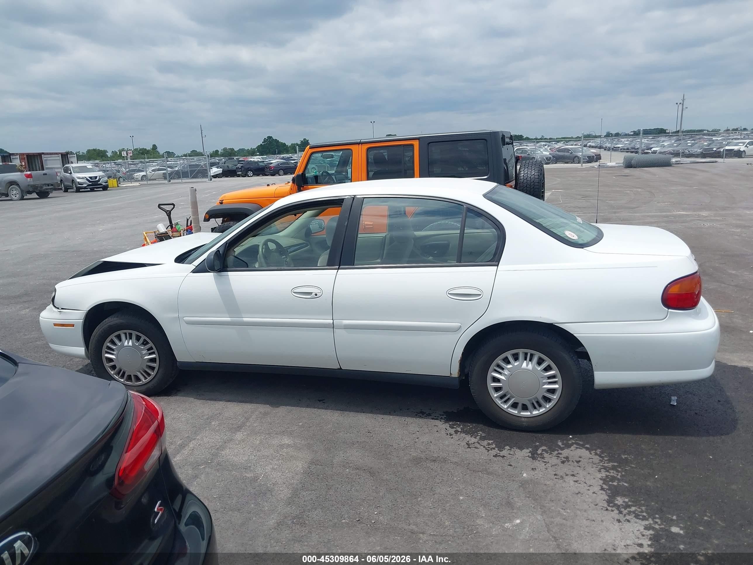 2004 Chevrolet Classic   White vin: 1G1ND52F04M539489