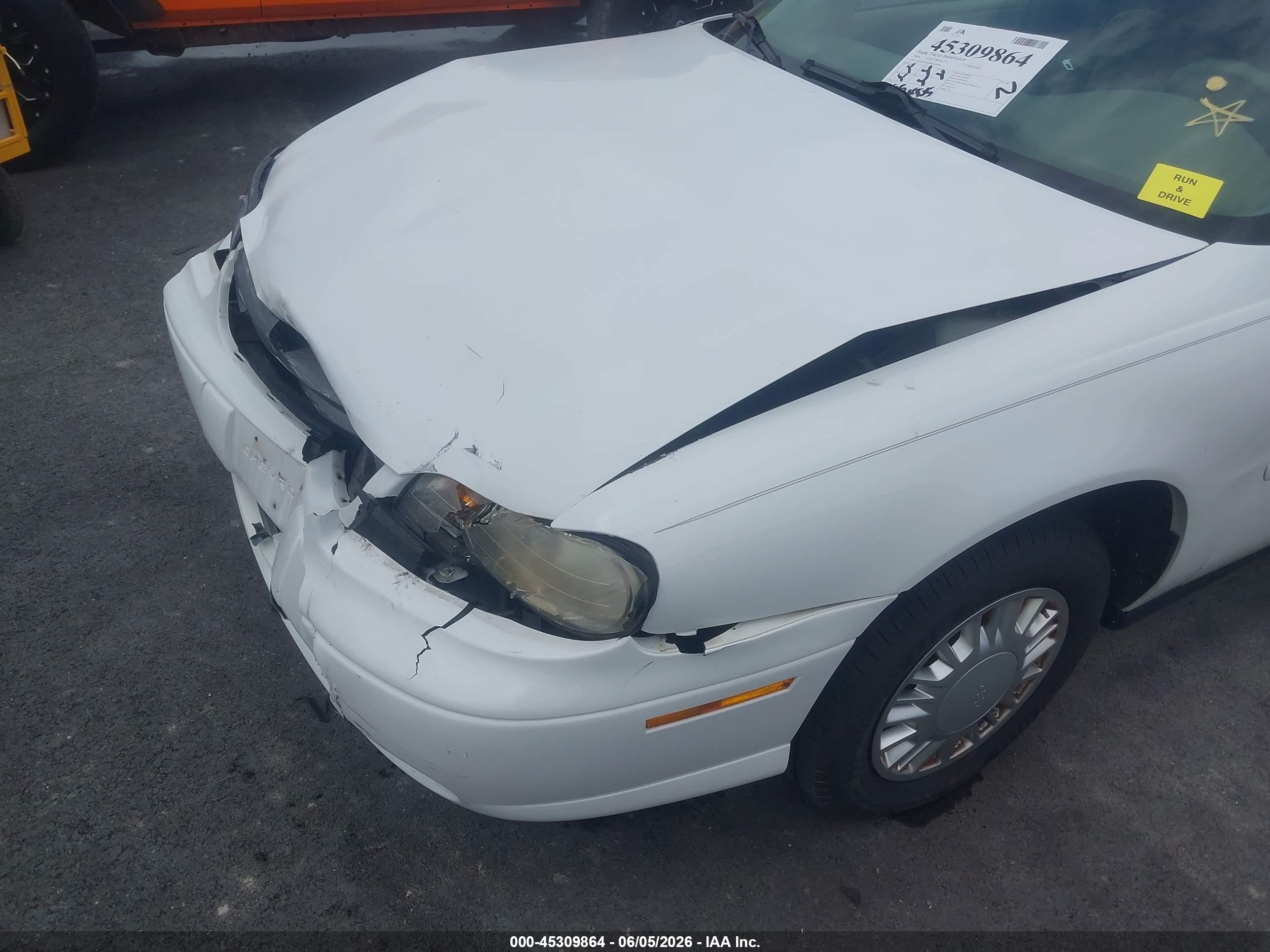 2004 Chevrolet Classic   White vin: 1G1ND52F04M539489