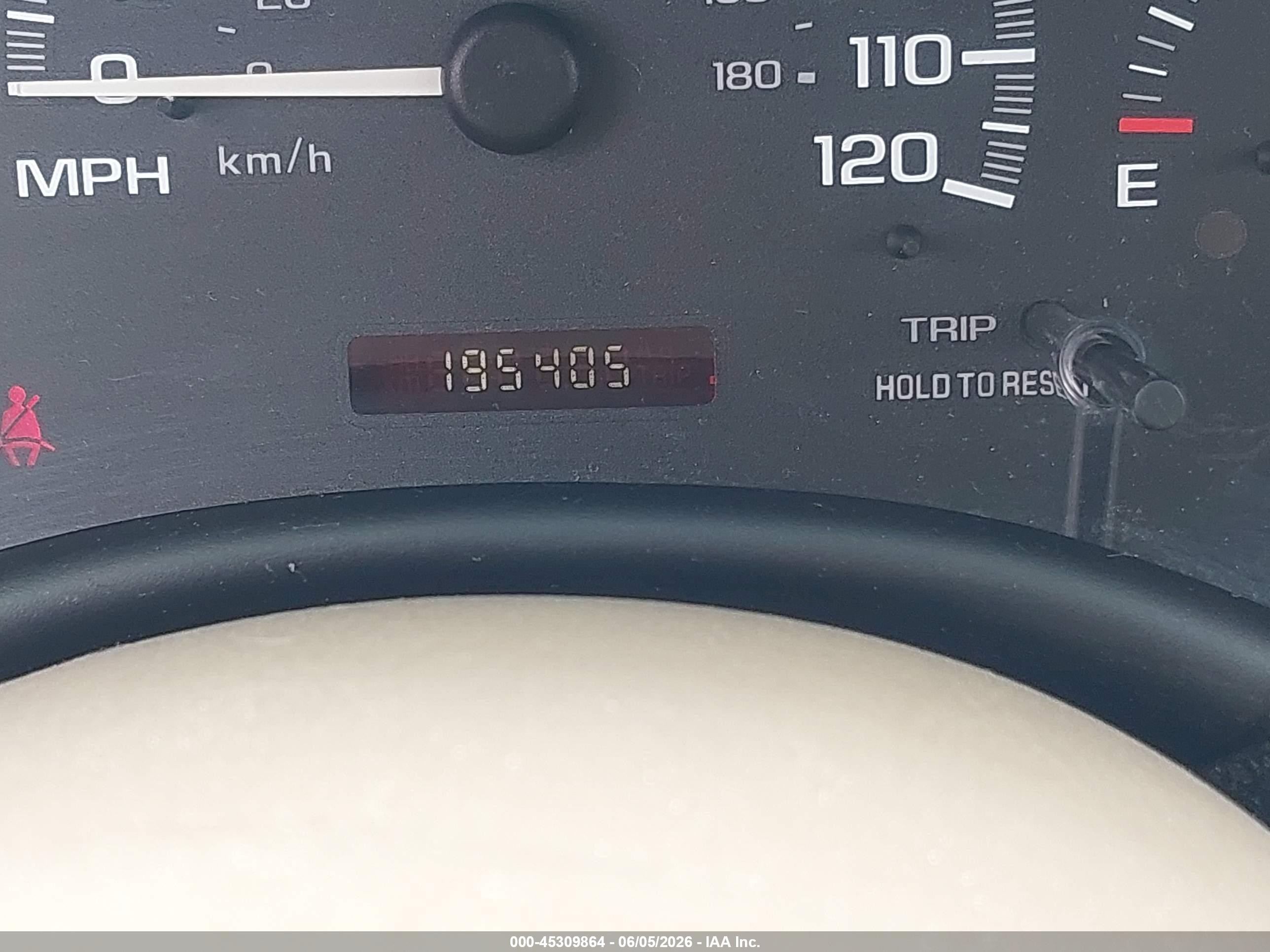 2004 Chevrolet Classic   White vin: 1G1ND52F04M539489