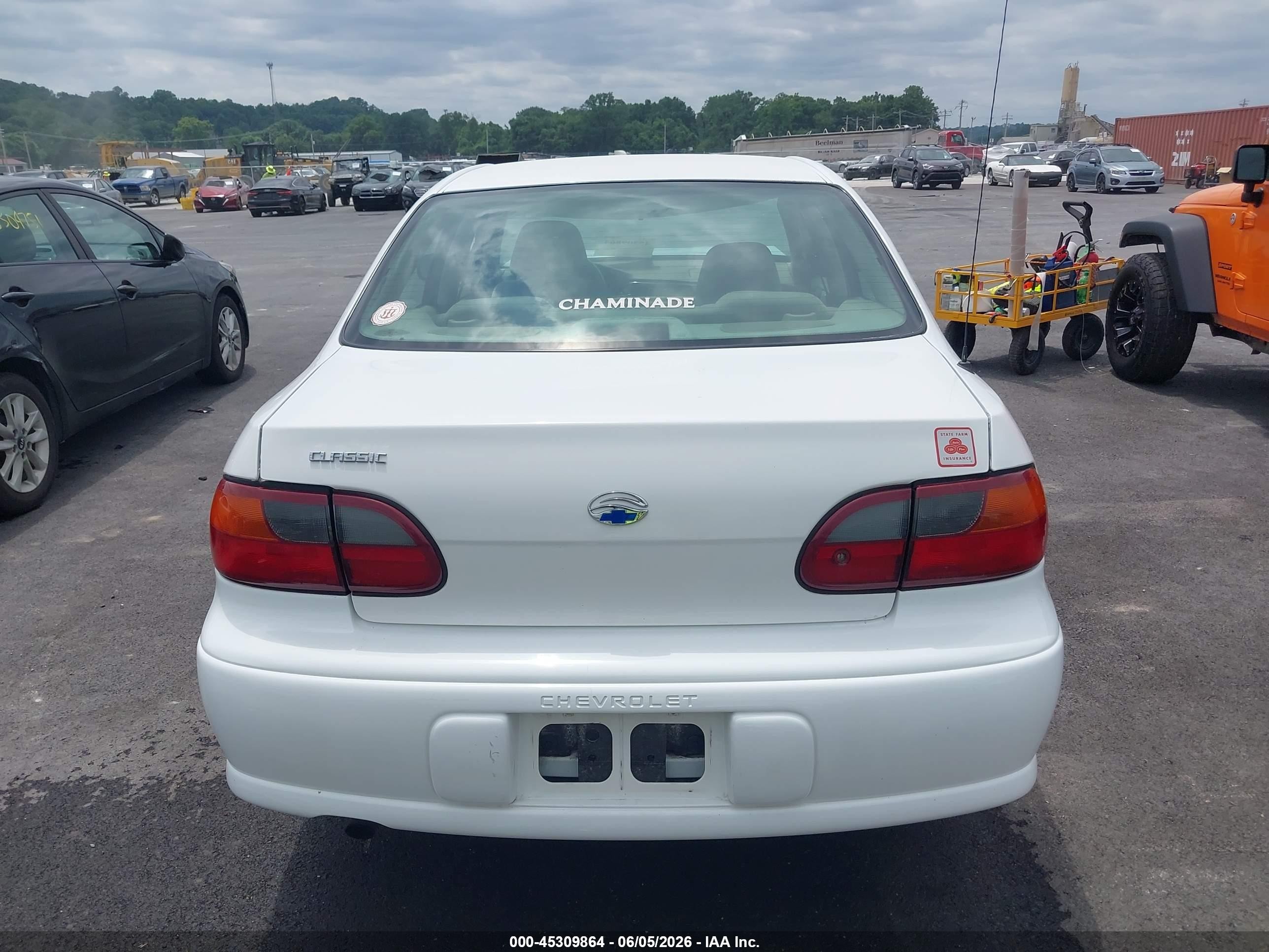 2004 Chevrolet Classic   White vin: 1G1ND52F04M539489