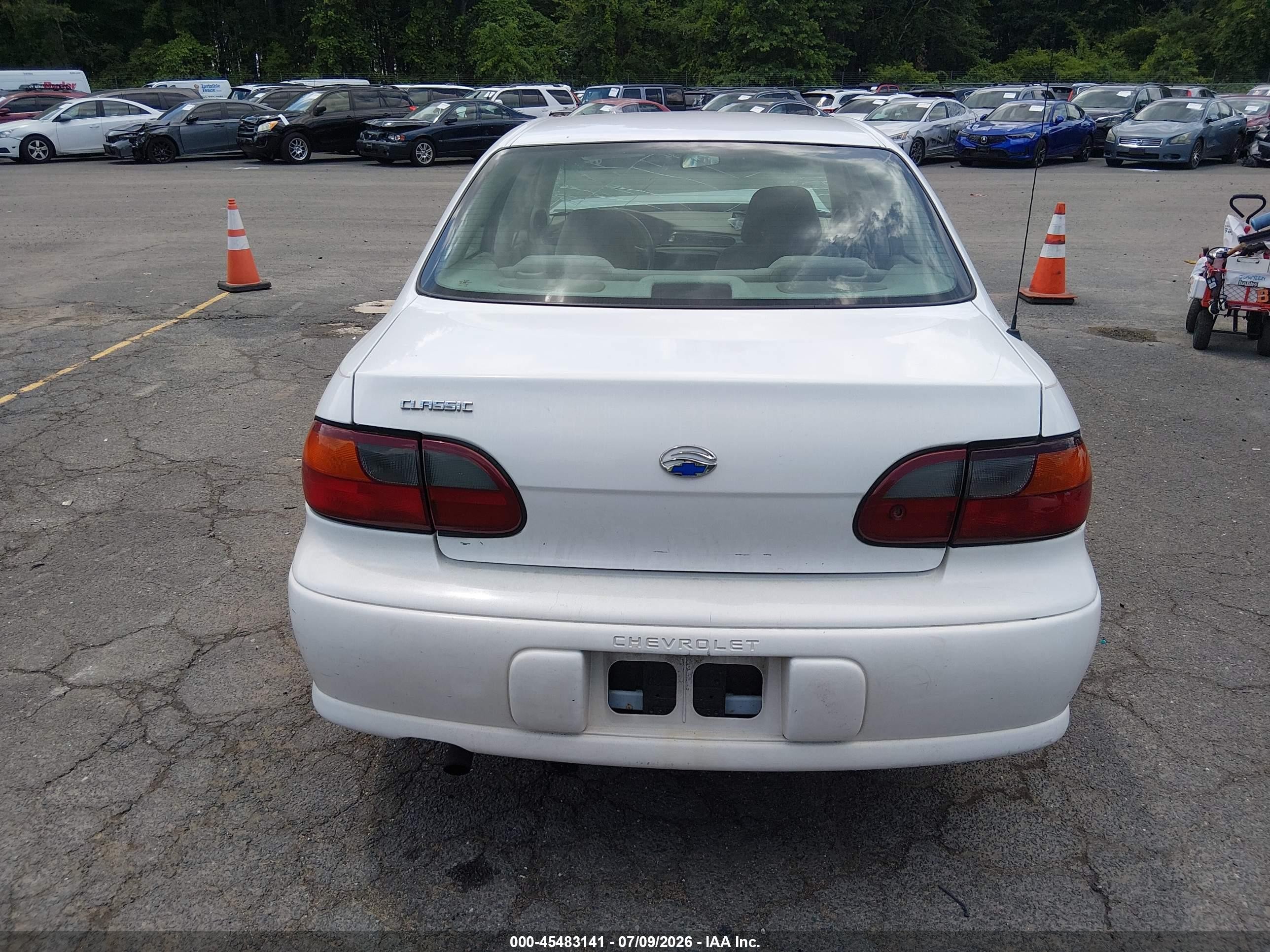 2004 Chevrolet Classic   White vin: 1G1ND52F14M564997