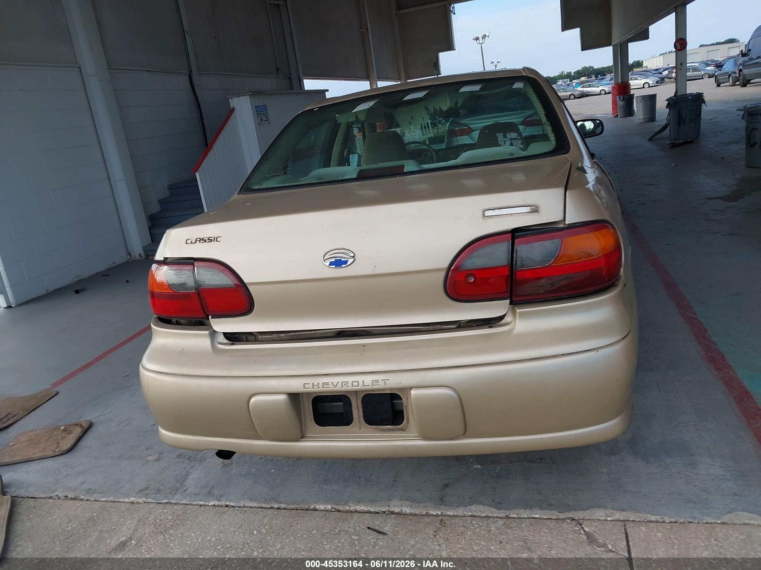 2005 Chevrolet Classic Gold vin: 1G1ND52F35M166806