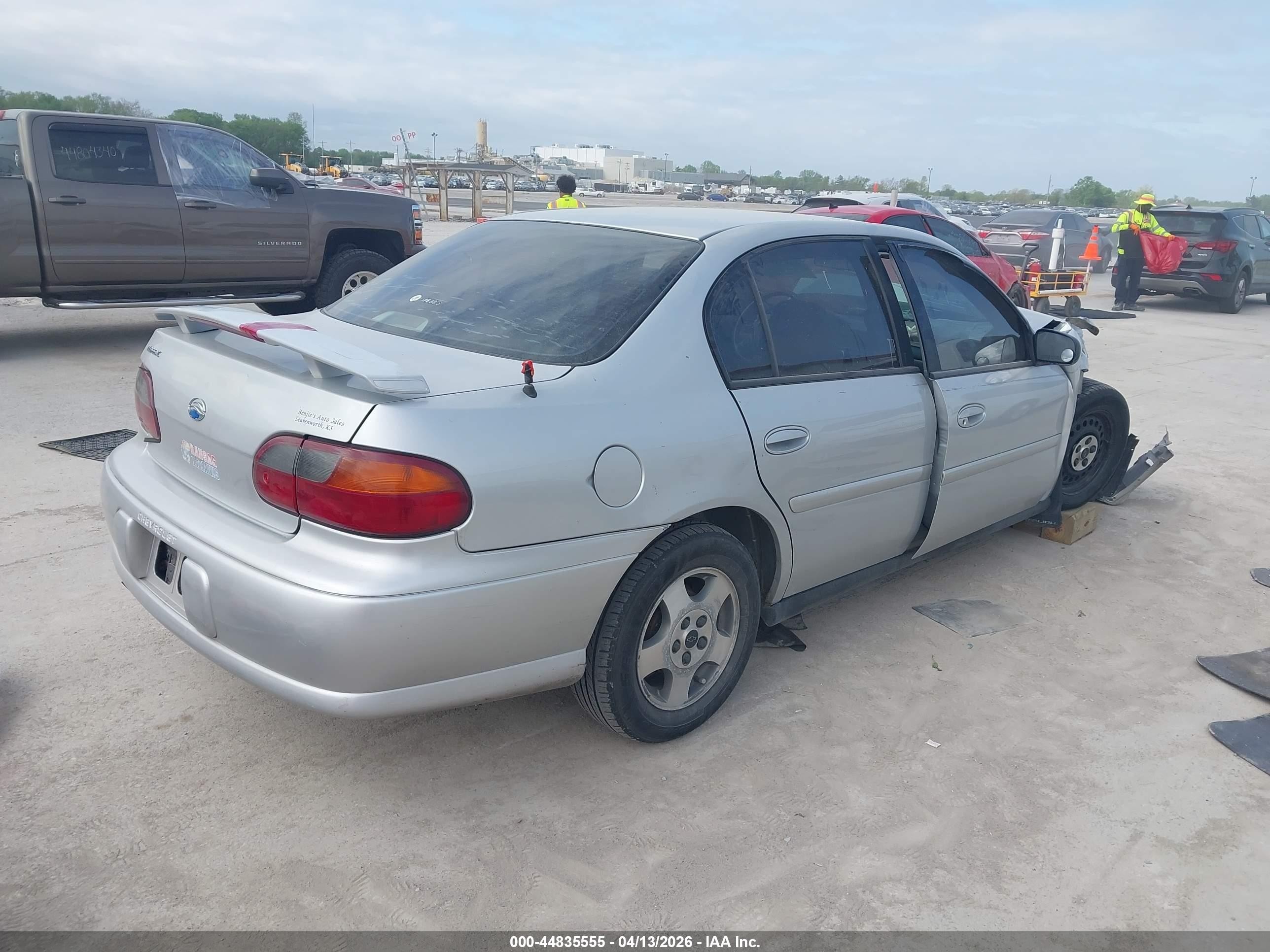 2005 Chevrolet Classic   Silver vin: 1G1ND52F35M221657
