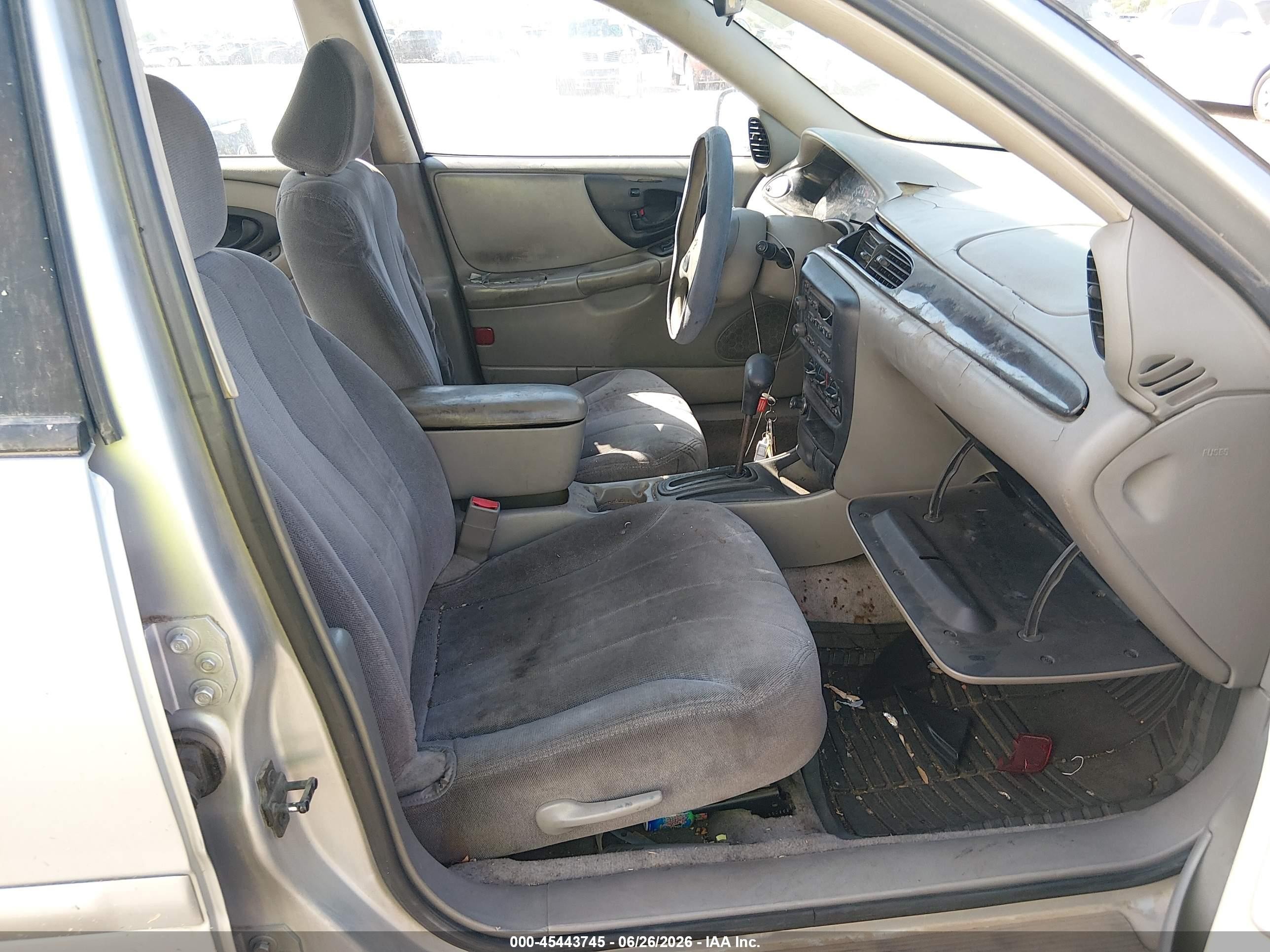 2004 Chevrolet Classic   Серебряный vin: 1G1ND52F44M514658