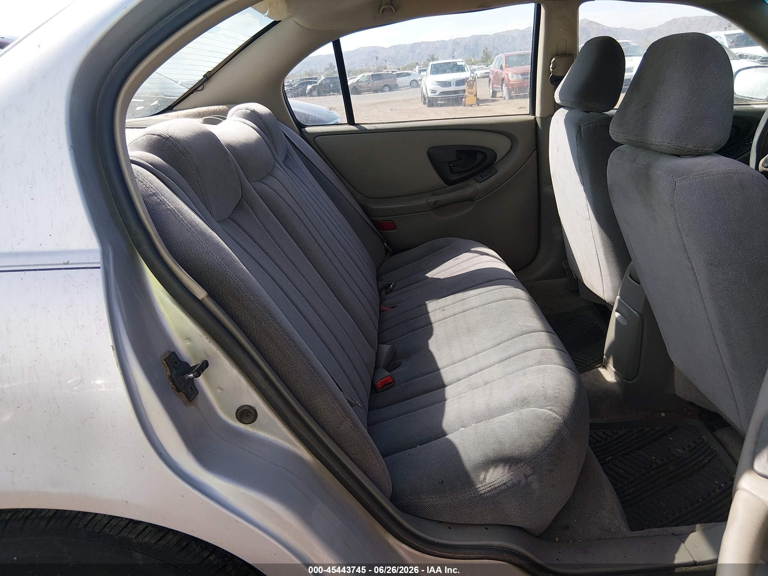 2004 Chevrolet Classic   Серебряный vin: 1G1ND52F44M514658