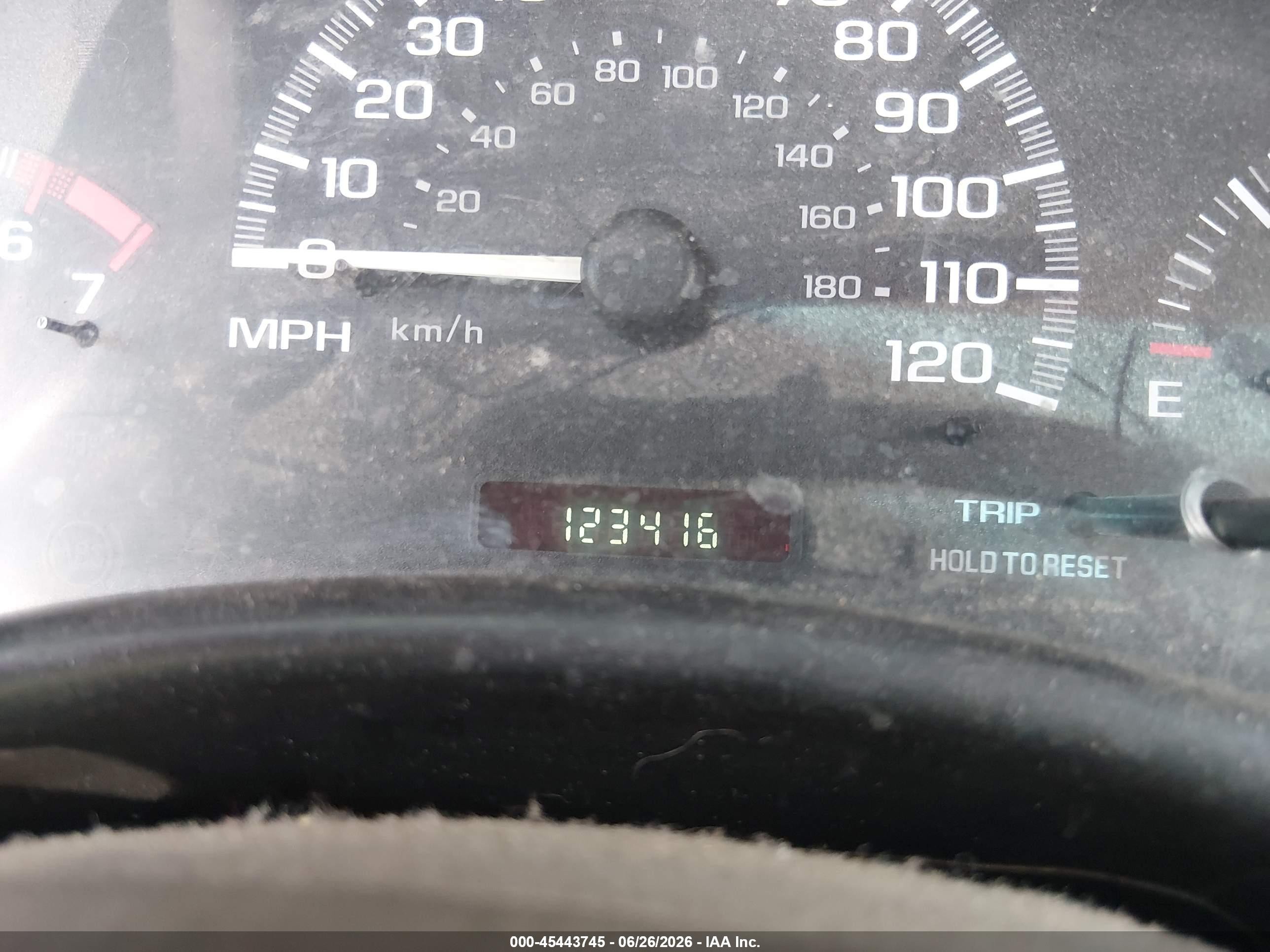 2004 Chevrolet Classic   Серебряный vin: 1G1ND52F44M514658