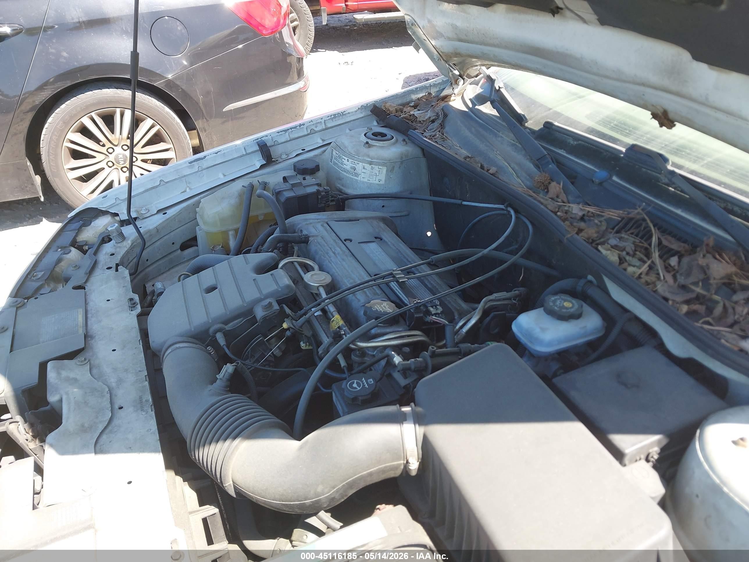 2004 Chevrolet Classic   White vin: 1G1ND52F44M562774