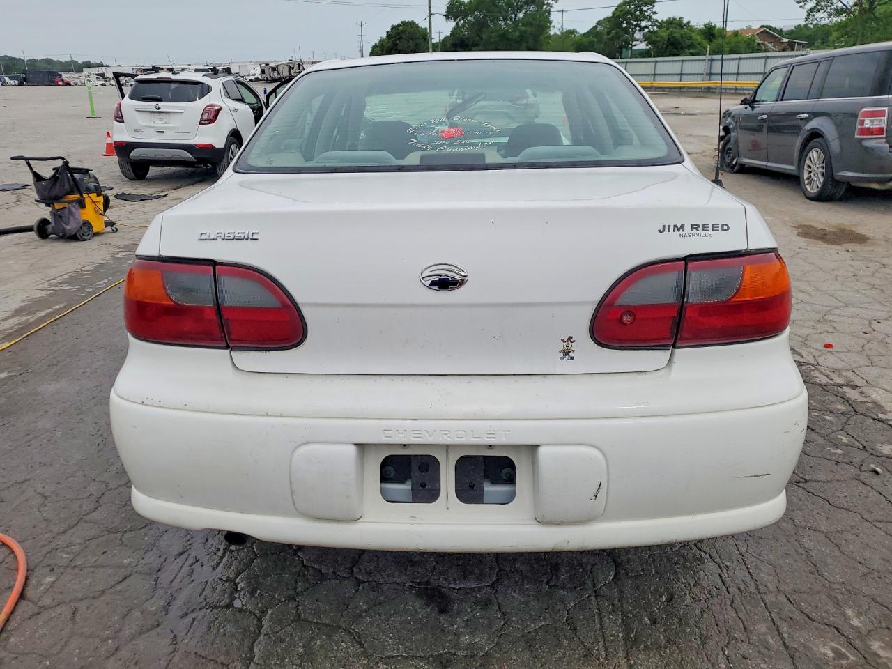 2004 Chevrolet Classic White vin: 1G1ND52F64M617208
