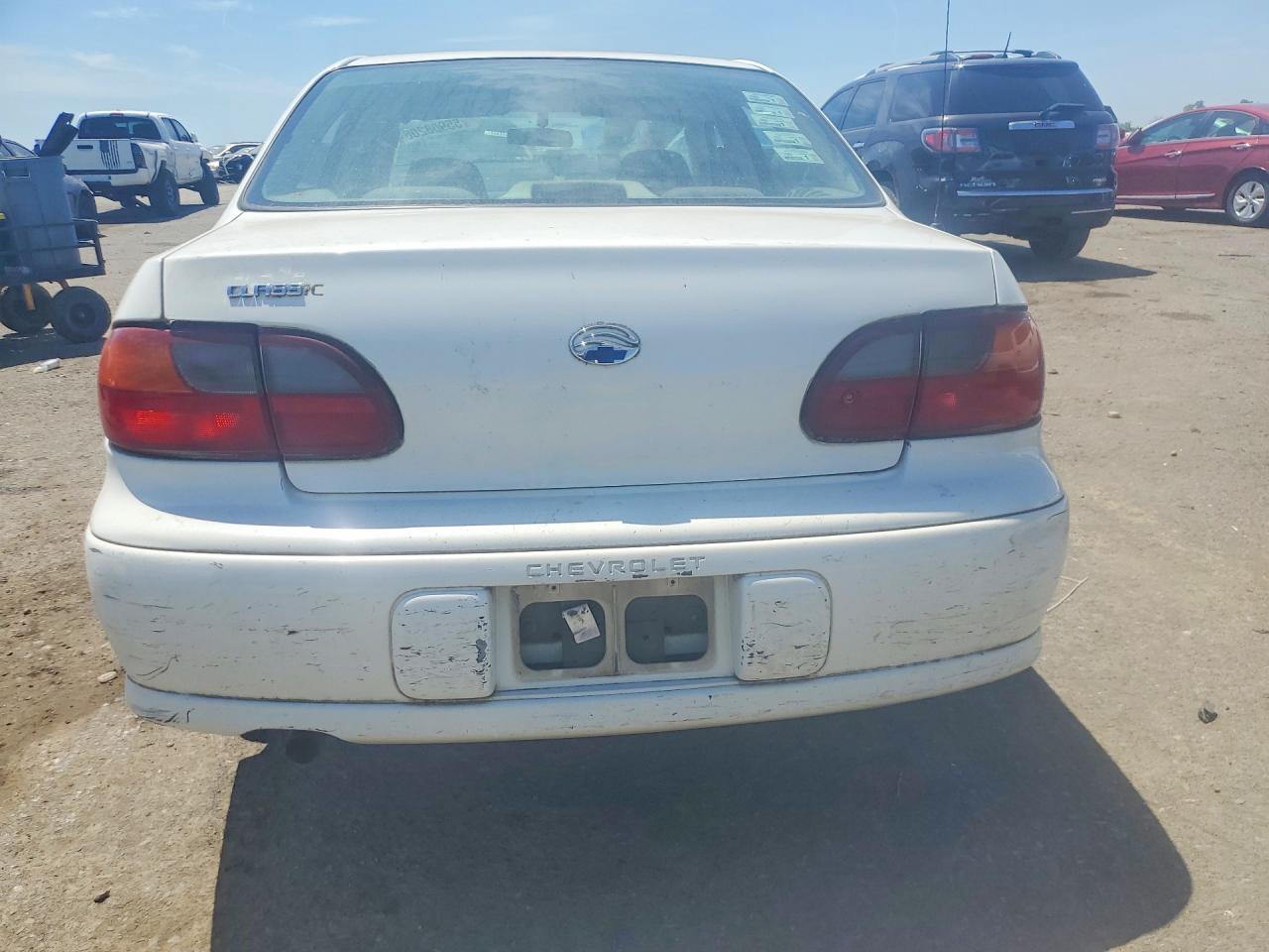 2005 Chevrolet Classic White vin: 1G1ND52F65M213018