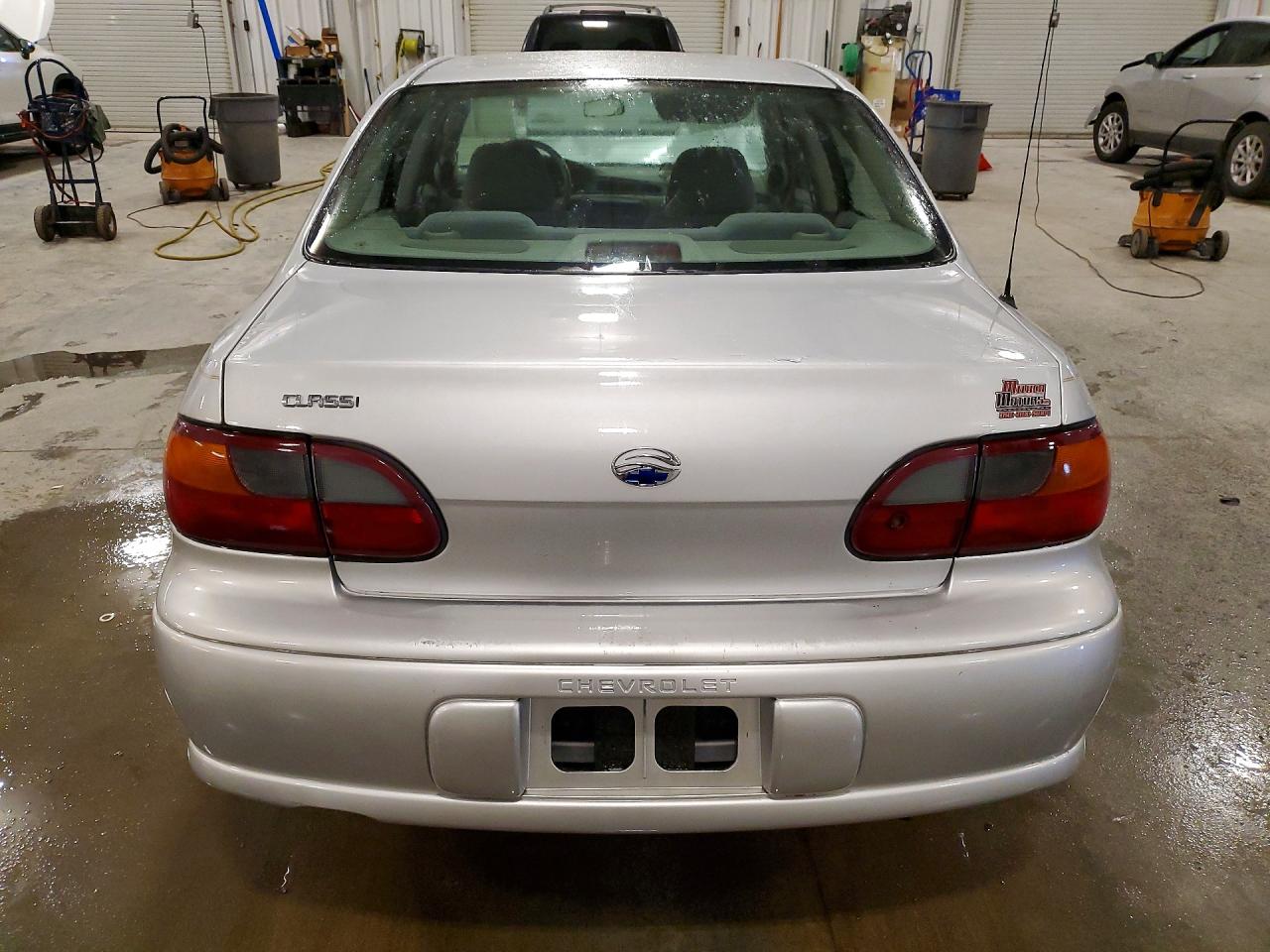 2005 Chevrolet Classic Silver vin: 1G1ND52F75M230281
