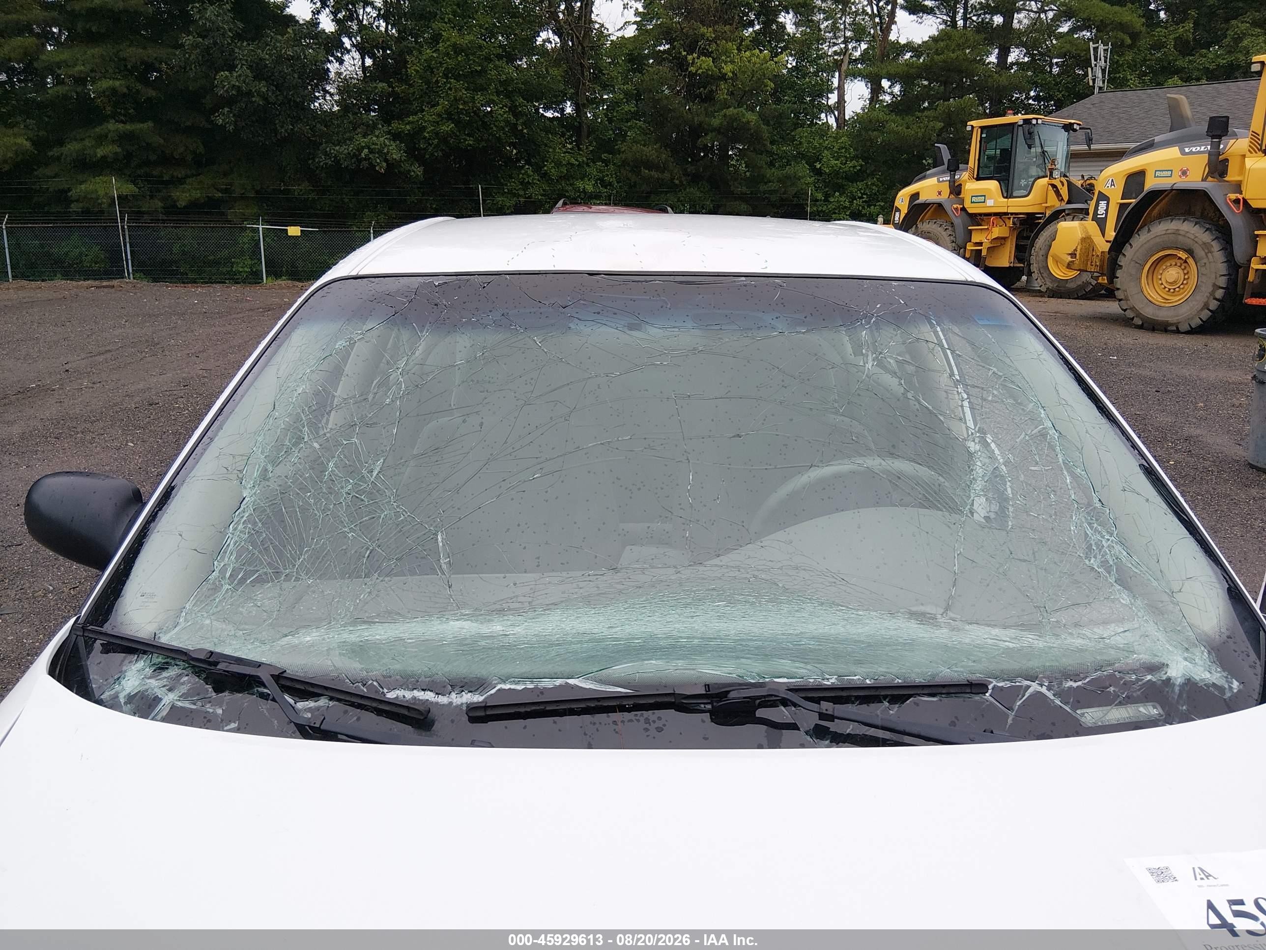 2004 Chevrolet Classic   White vin: 1G1ND52F84M621888