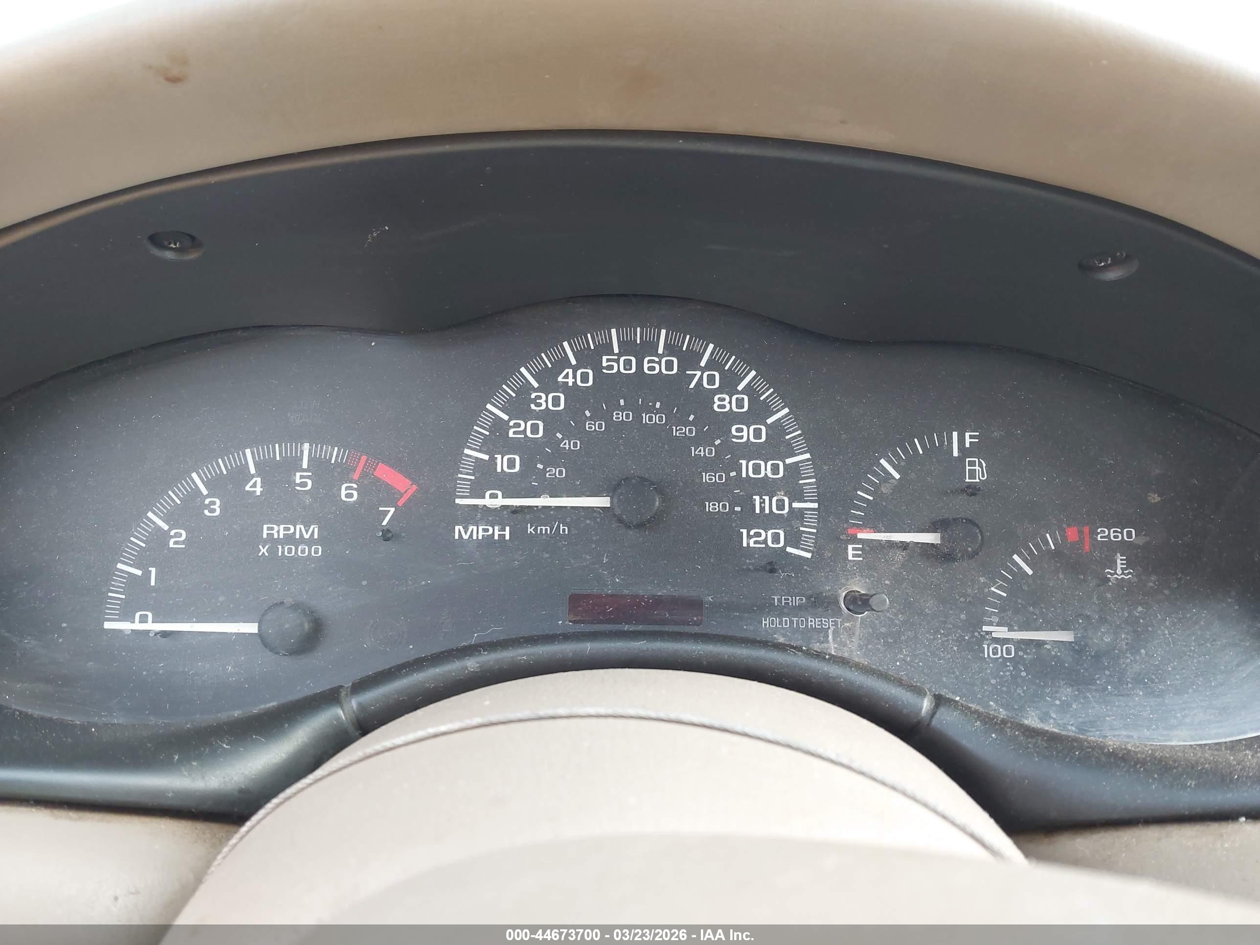 2005 Chevrolet Classic   Beige vin: 1G1ND52F85M134823