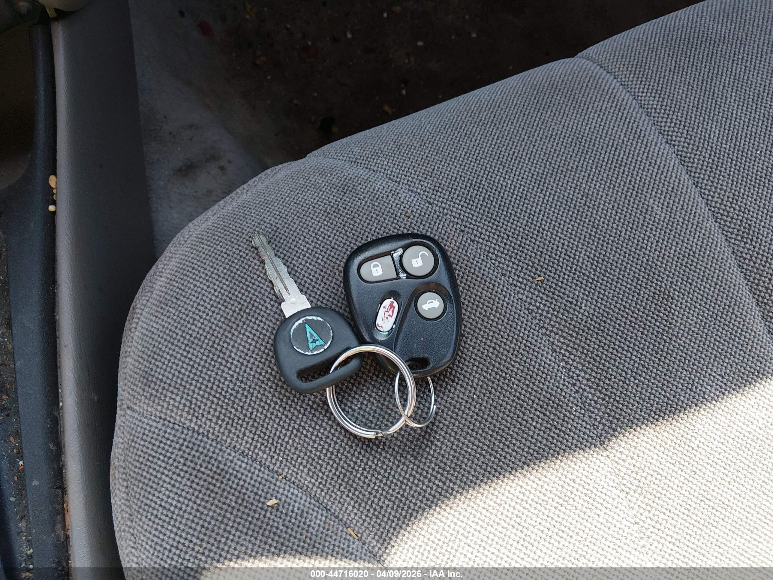 2005 Chevrolet Classic Белый vin: 1G1ND52F85M143313