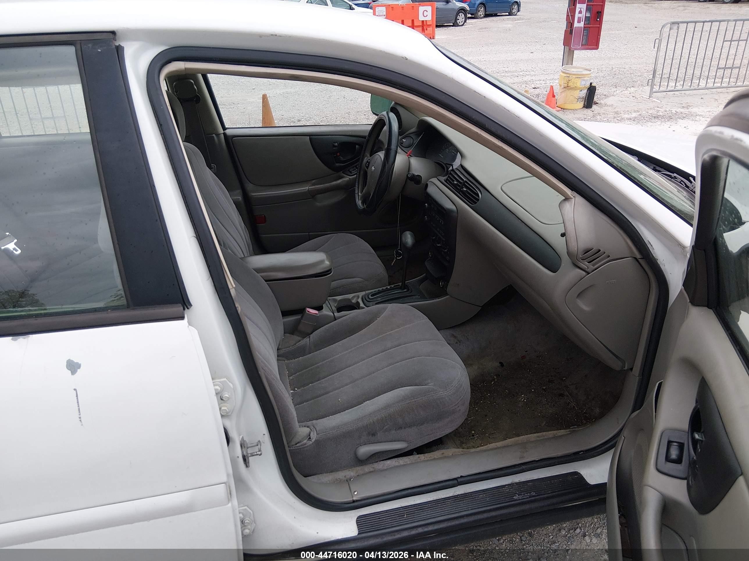 2005 Chevrolet Classic Белый vin: 1G1ND52F85M143313