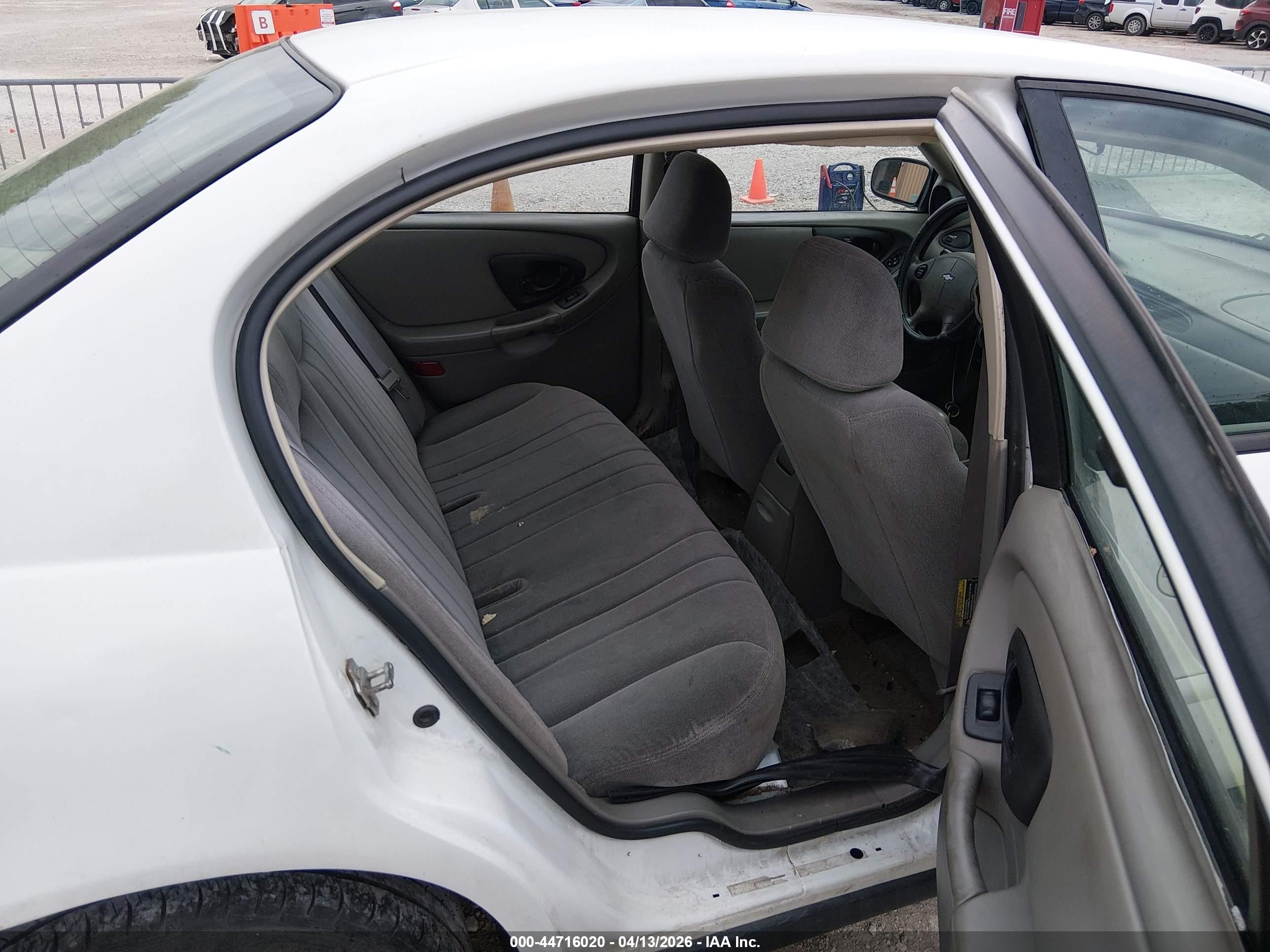 2005 Chevrolet Classic Белый vin: 1G1ND52F85M143313