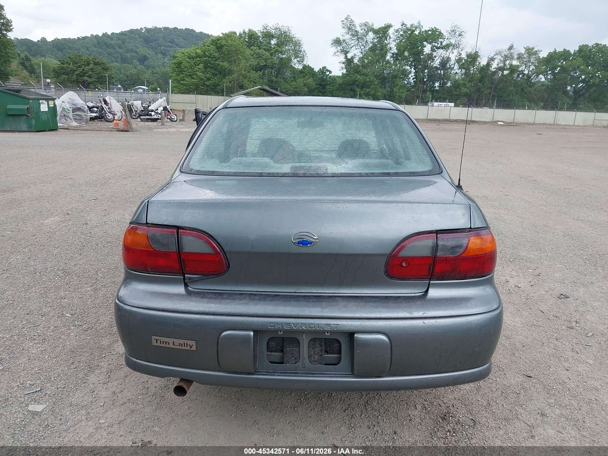 2005 Chevrolet Classic   Gray vin: 1G1ND52F95M229181