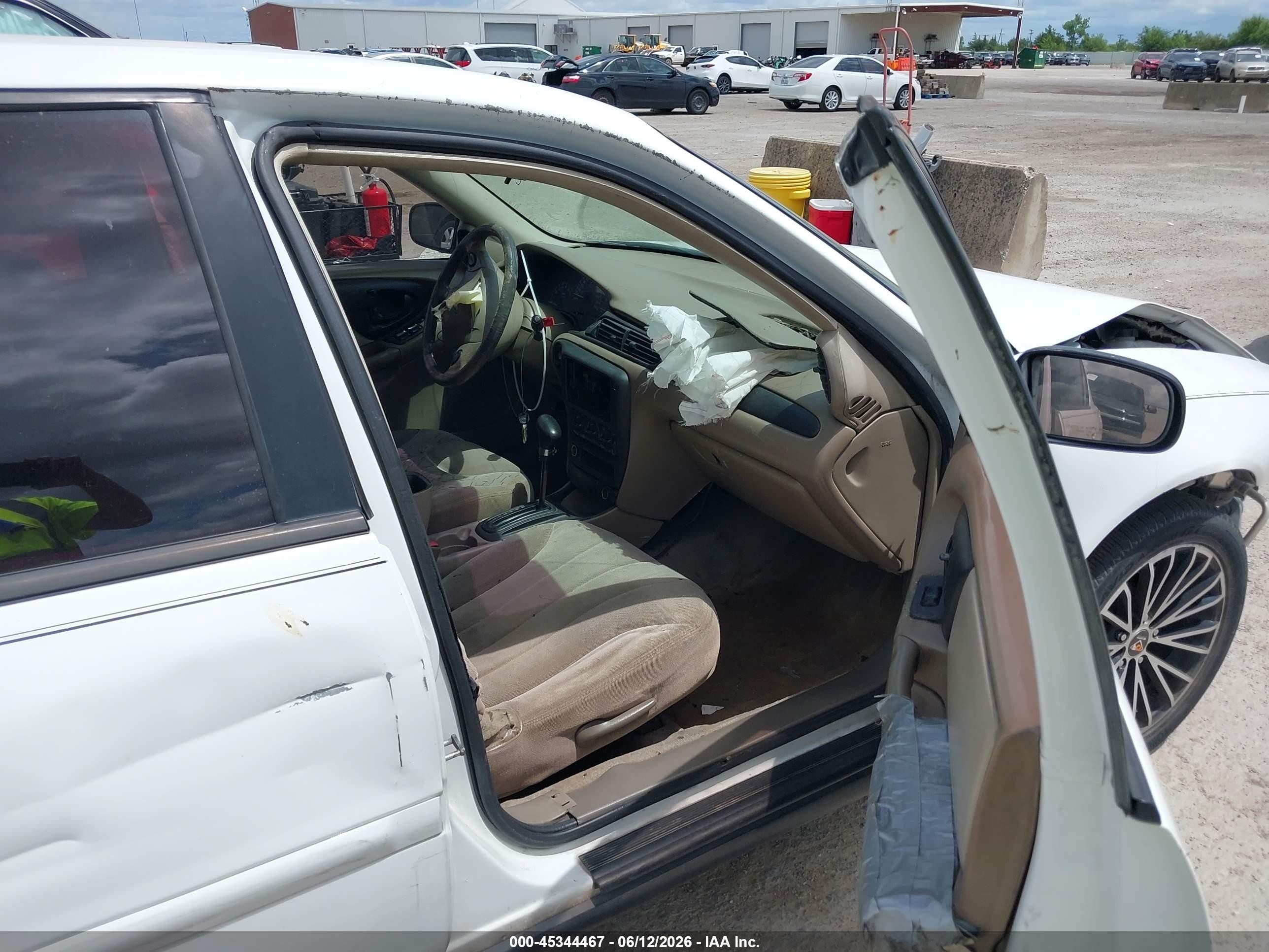 2005 Chevrolet Classic   White vin: 1G1ND52FX5M217637