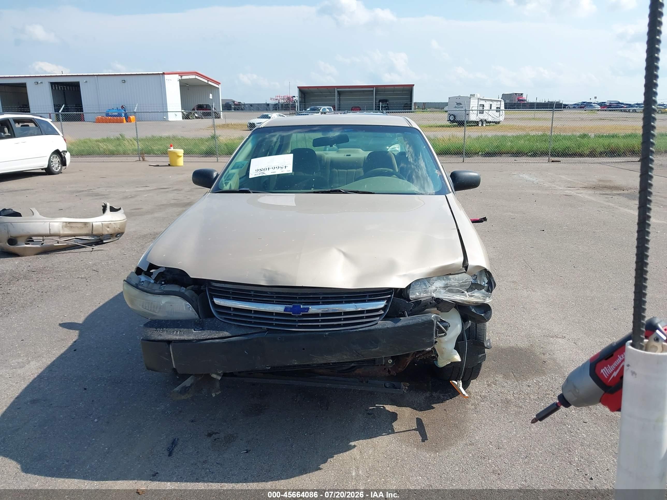 2001 Chevrolet Malibu   Gold vin: 1G1ND52J01M683057