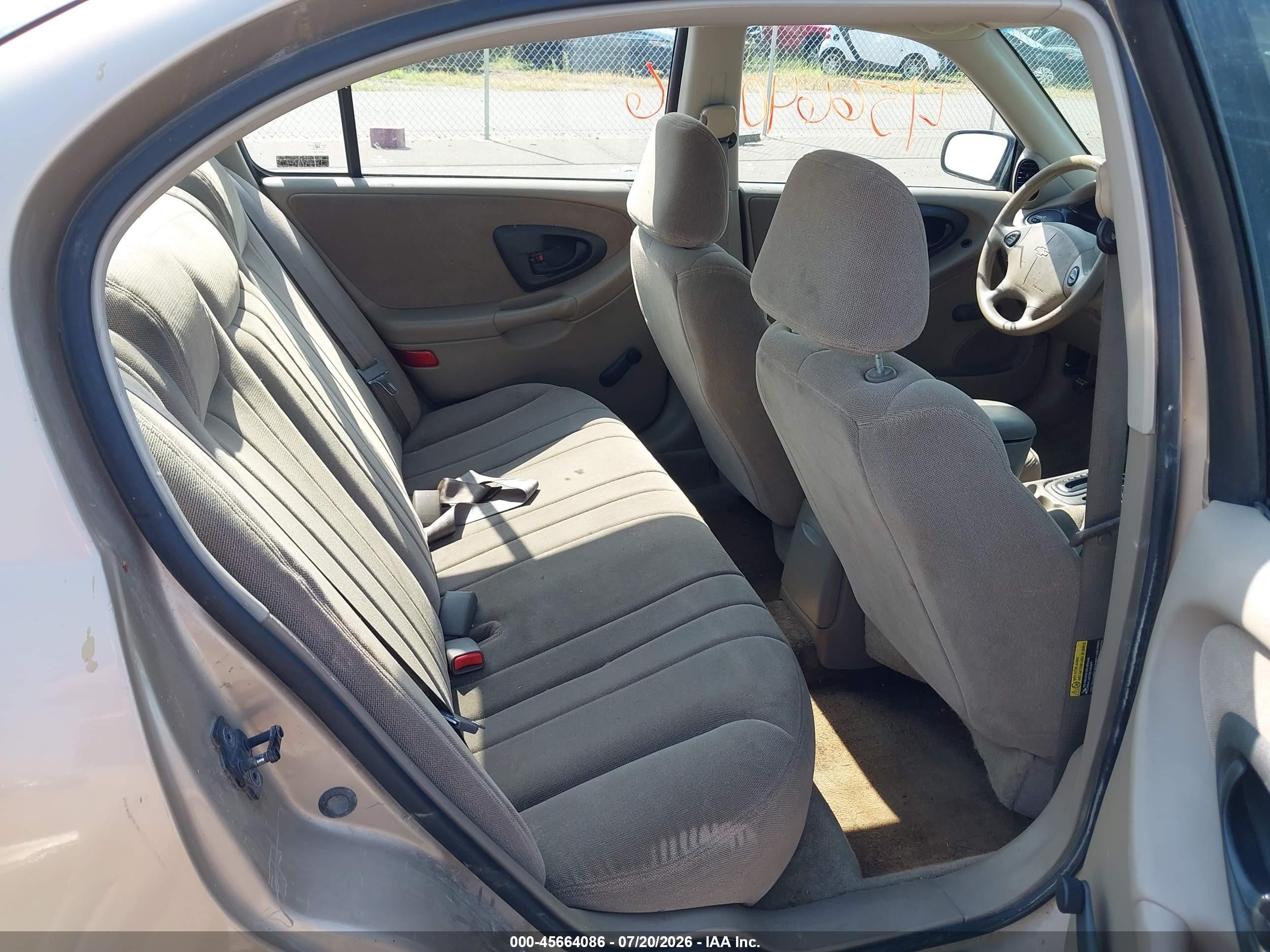 2001 Chevrolet Malibu   Gold vin: 1G1ND52J01M683057
