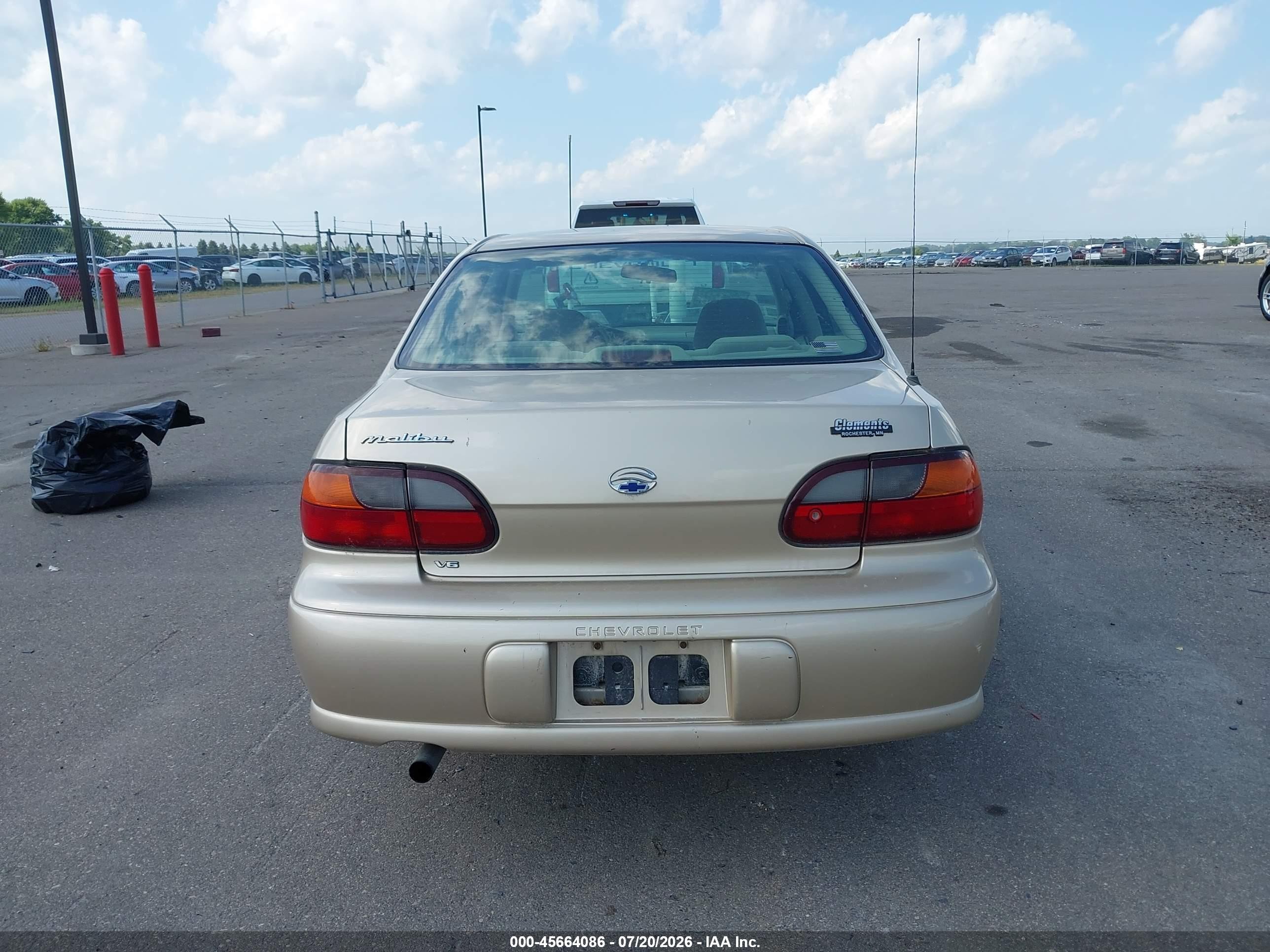 2001 Chevrolet Malibu   Gold vin: 1G1ND52J01M683057