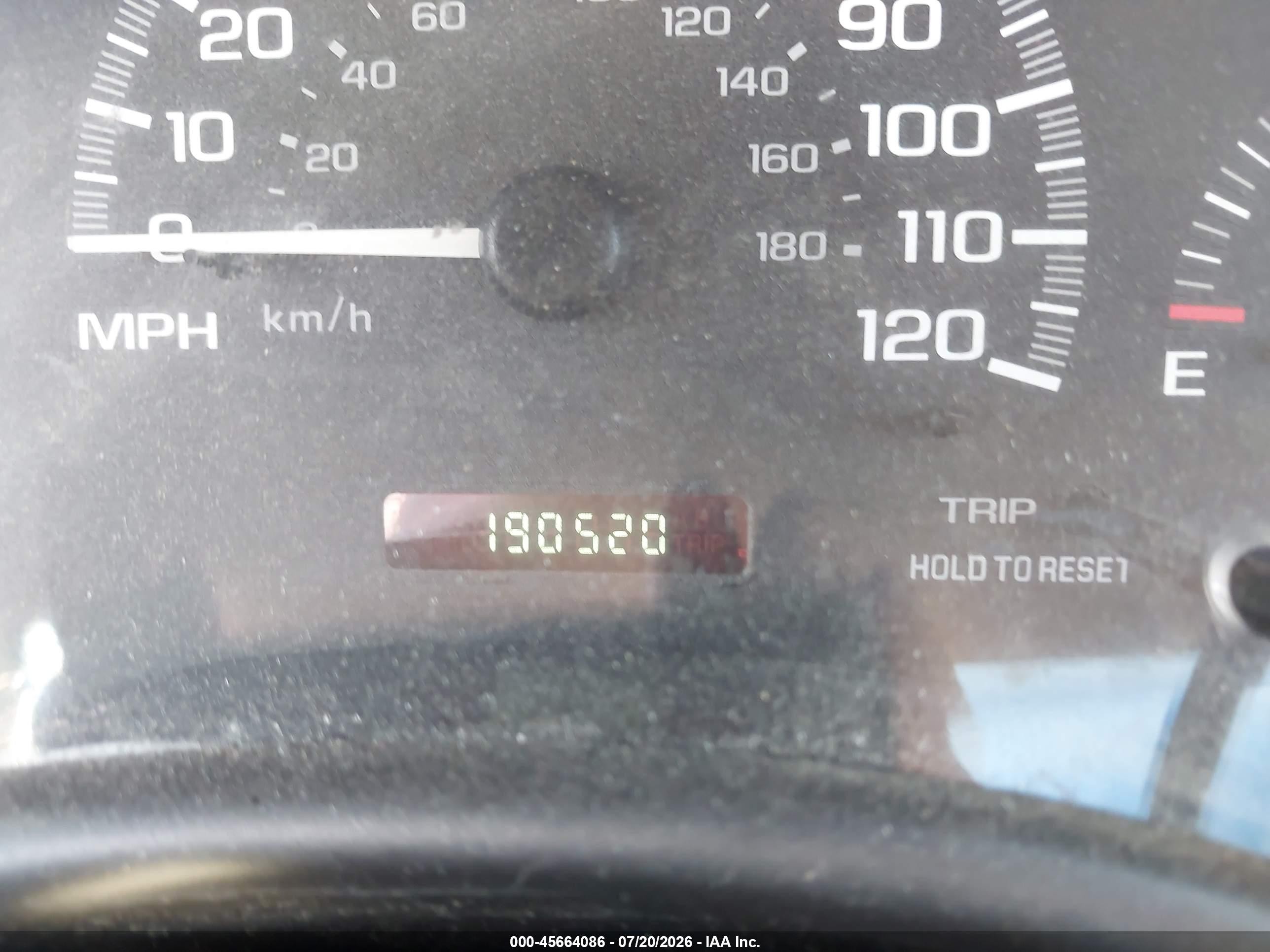 2001 Chevrolet Malibu   Gold vin: 1G1ND52J01M683057