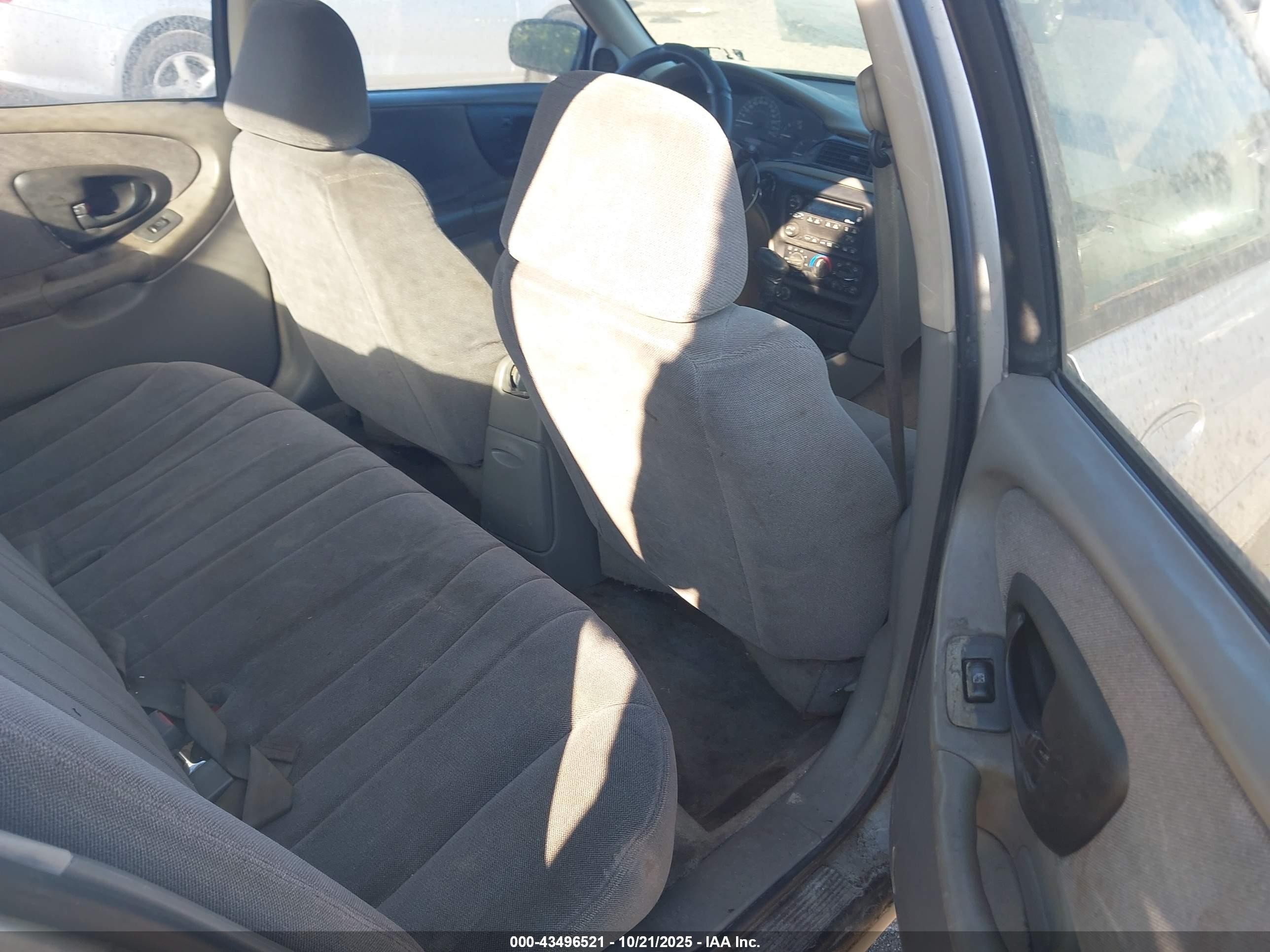 2002 Chevrolet Malibu   Серебряный vin: 1G1ND52J12M575564
