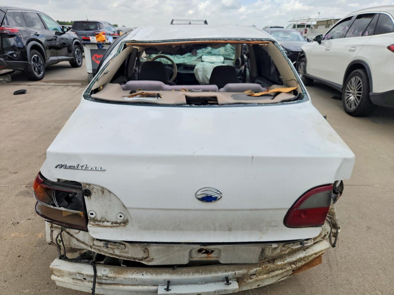 2003 Chevrolet Malibu White vin: 1G1ND52J23M720709