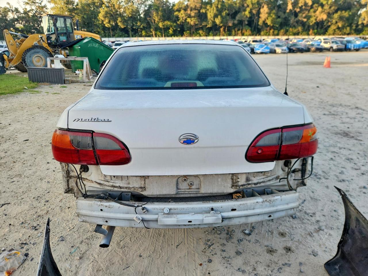 2003 Chevrolet Malibu White vin: 1G1ND52J33M639847