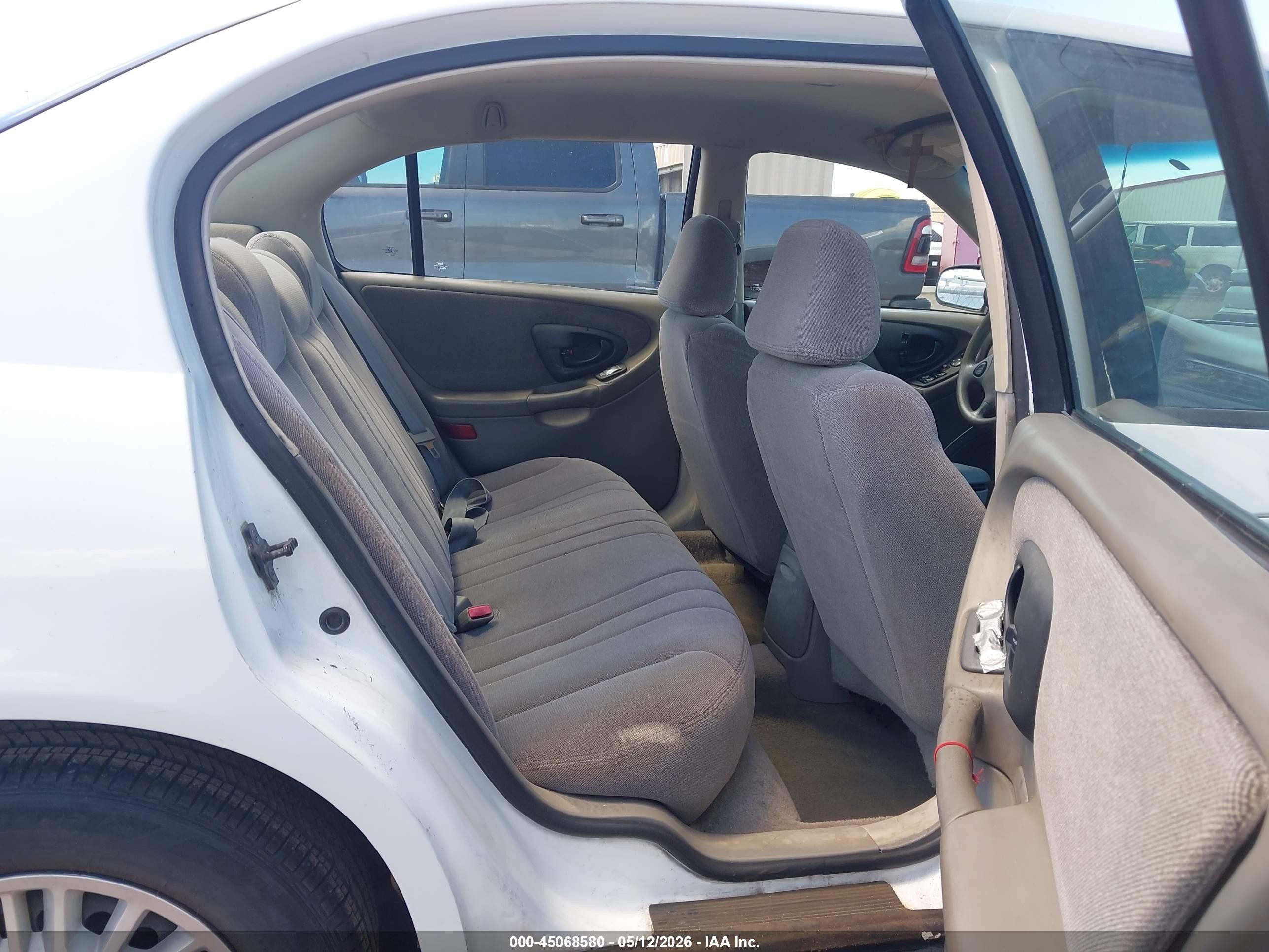 2002 Chevrolet Malibu   White vin: 1G1ND52J52M682875