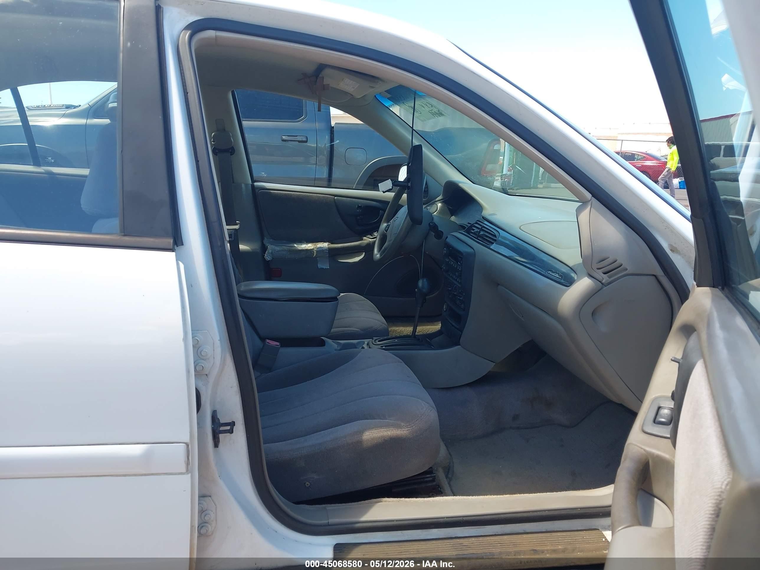 2002 Chevrolet Malibu   White vin: 1G1ND52J52M682875