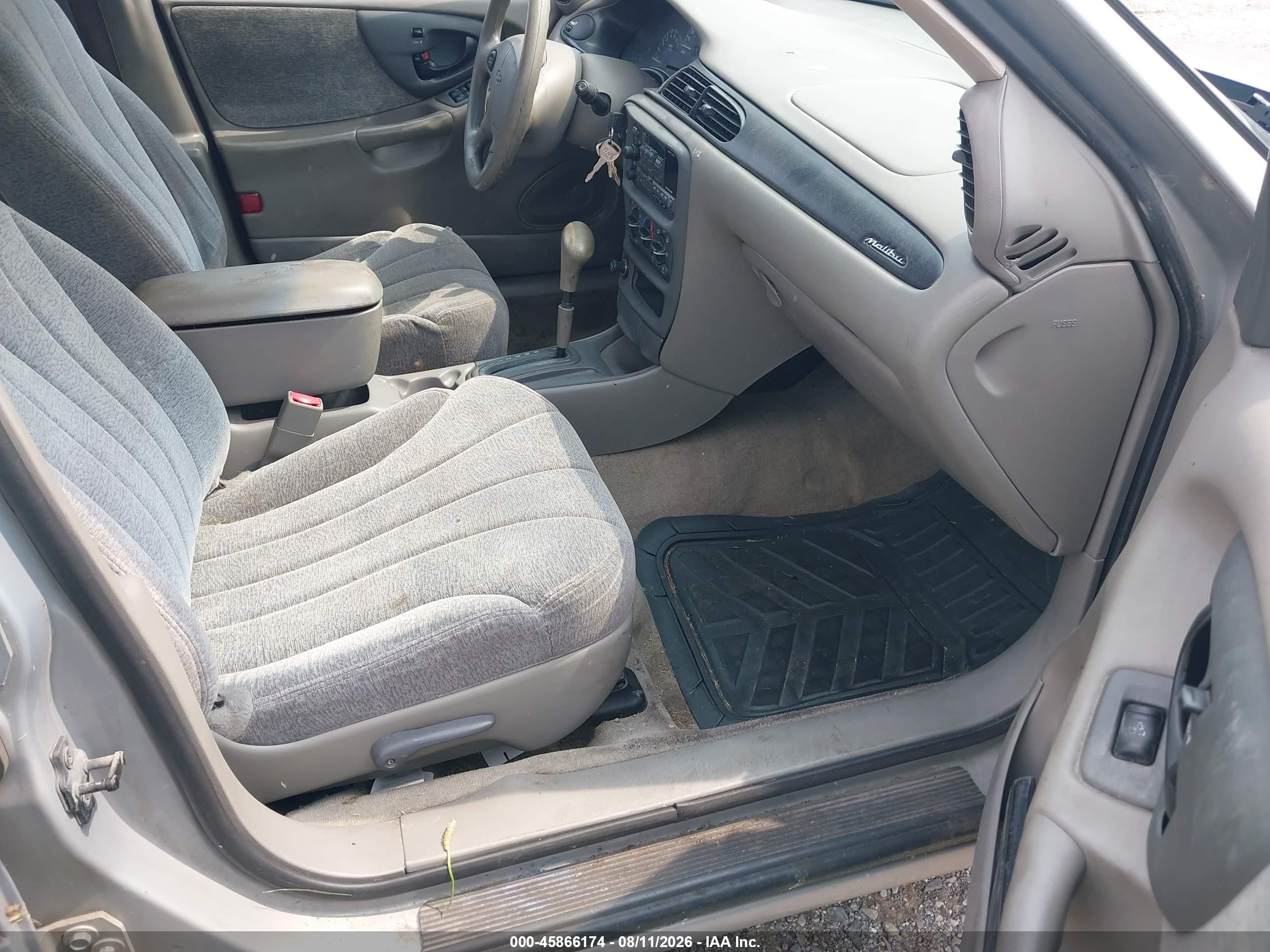 1998 Chevrolet Malibu   Silver vin: 1G1ND52M1W6135266