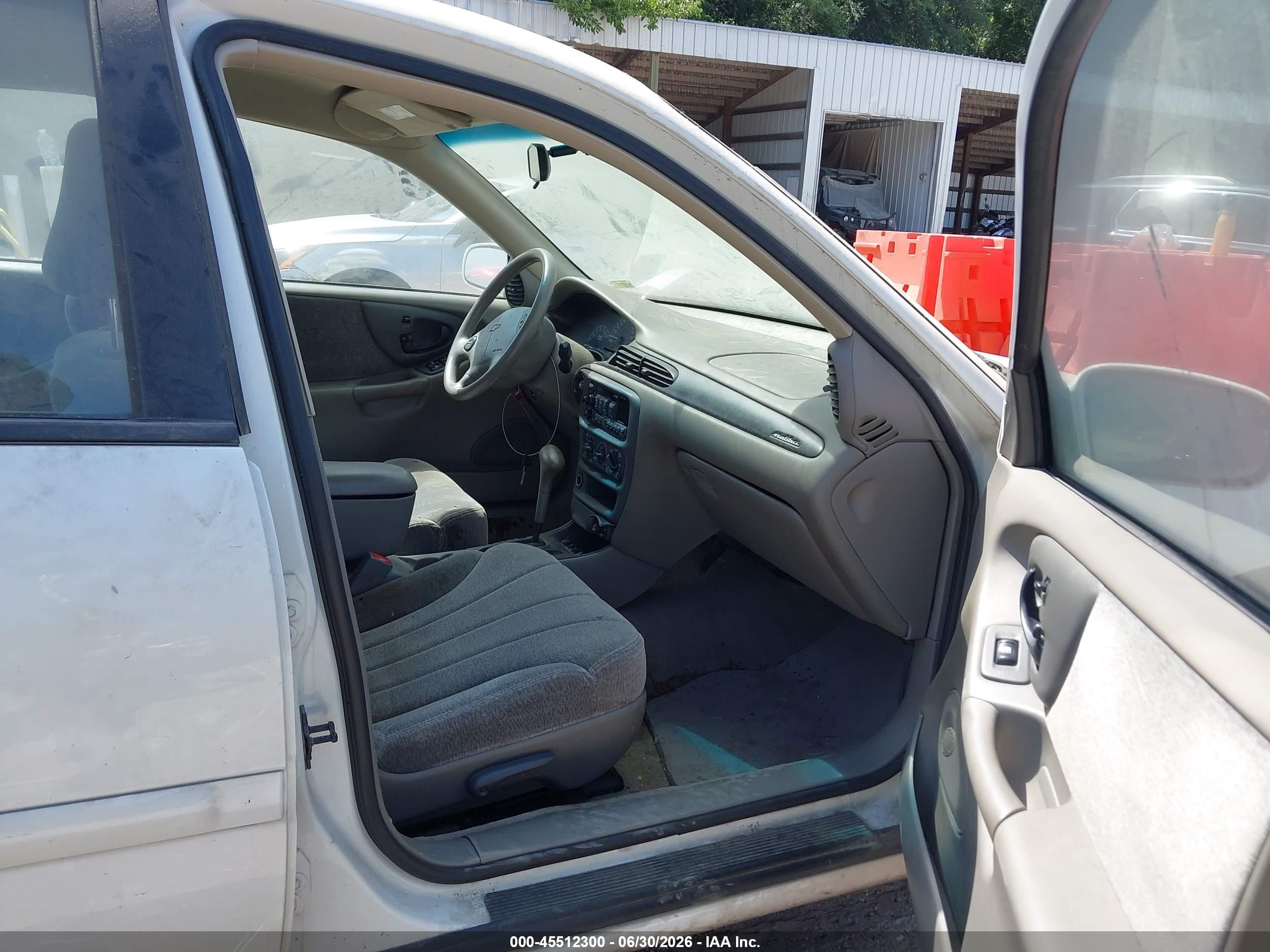 1999 Chevrolet Malibu   White vin: 1G1ND52T4XY156111