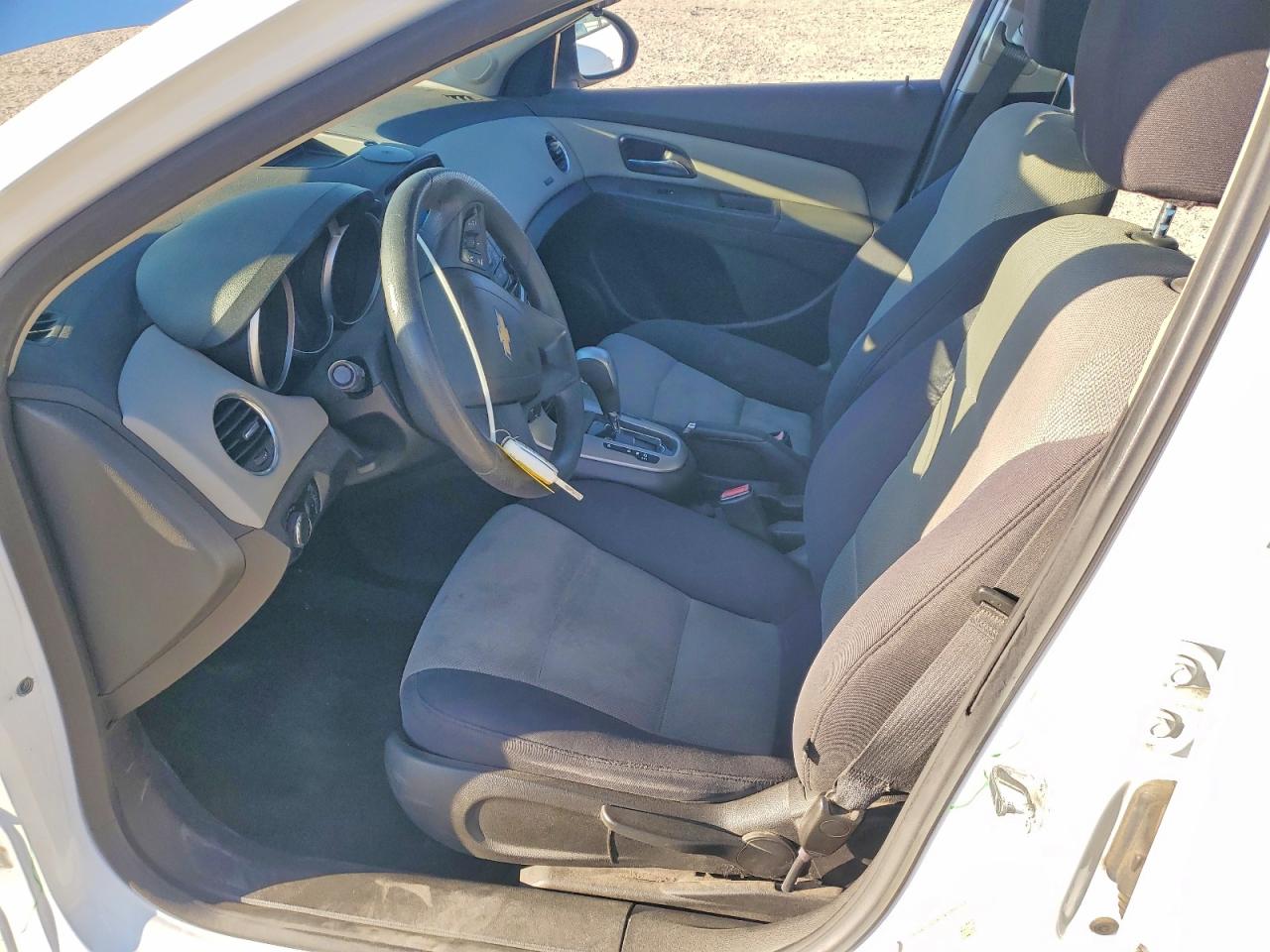 2013 Chevrolet Cruze Ls White vin: 1G1PA5SG0D7175437