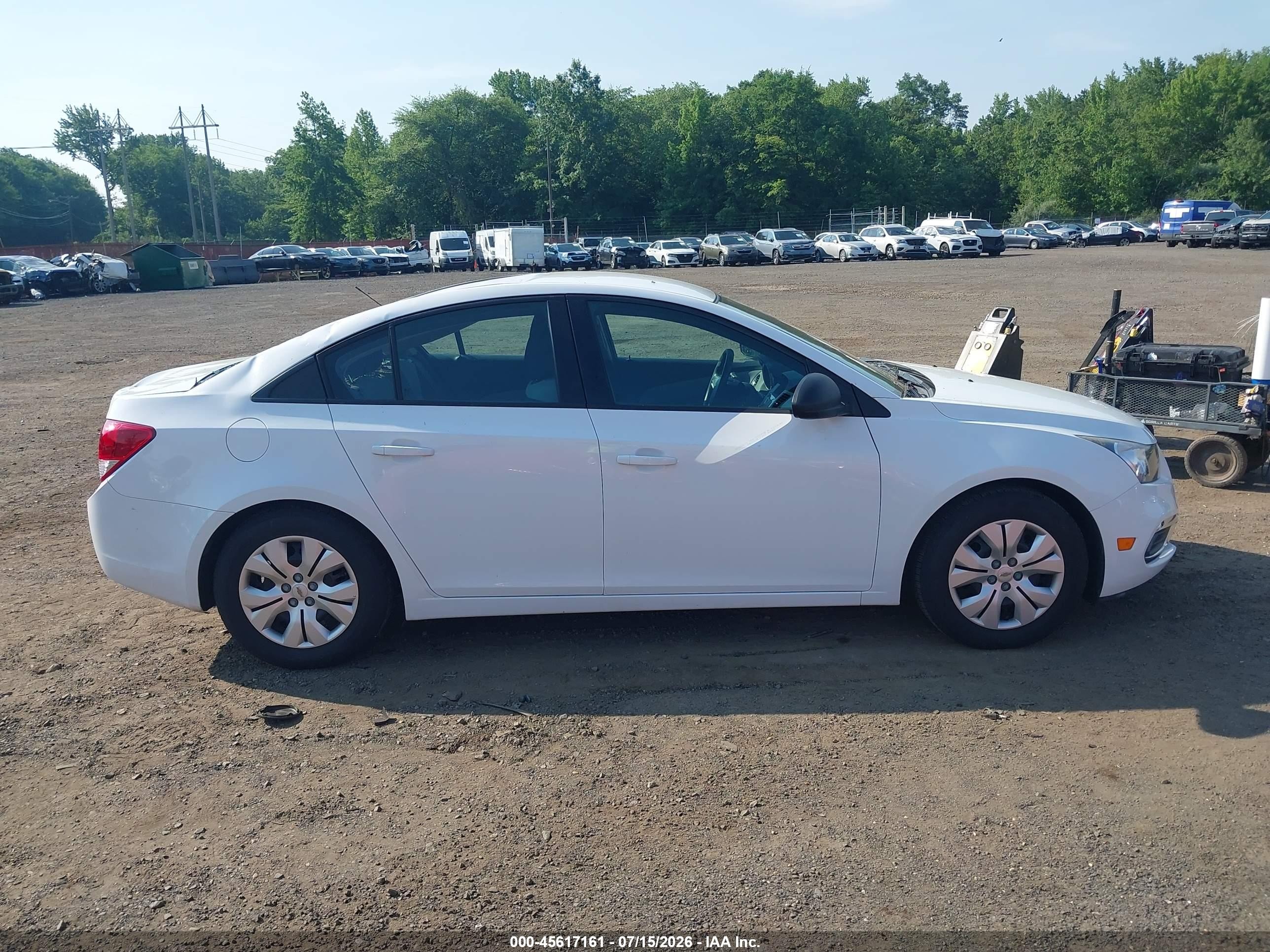 2015 Chevrolet Cruze Ls Auto White vin: 1G1PA5SG1F7148086