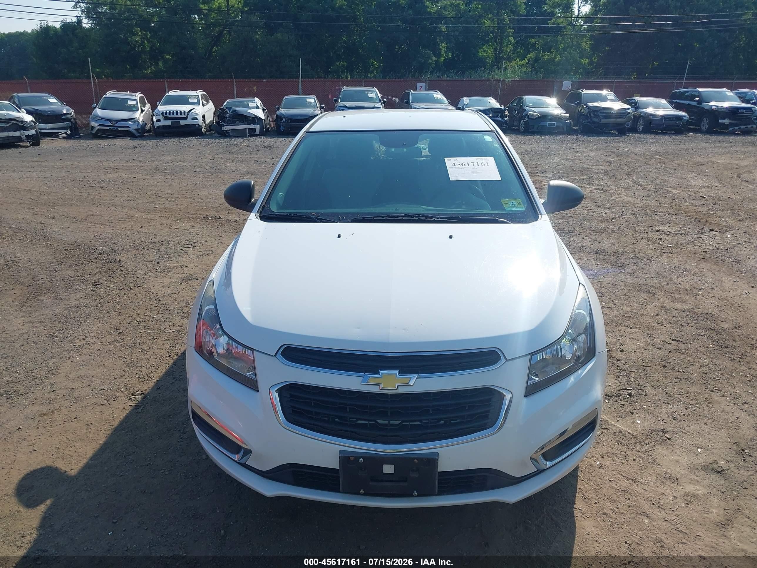2015 Chevrolet Cruze Ls Auto White vin: 1G1PA5SG1F7148086