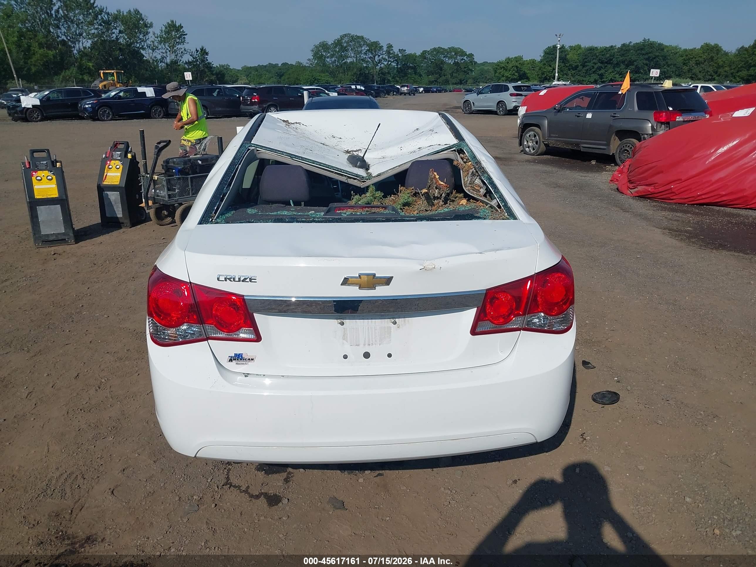 2015 Chevrolet Cruze Ls Auto White vin: 1G1PA5SG1F7148086