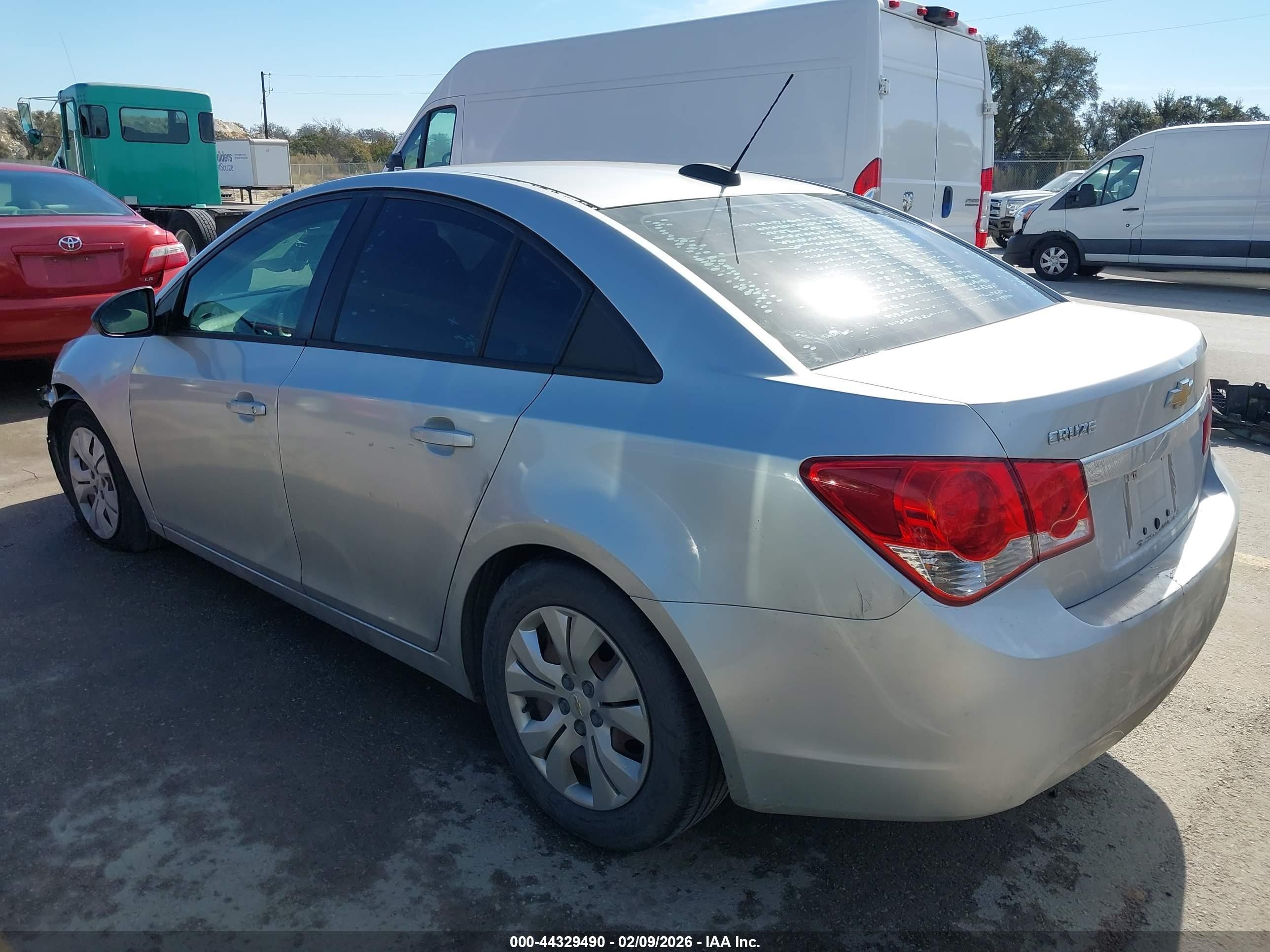 2015 Chevrolet Cruze Ls Auto Серебряный vin: 1G1PA5SG1F7235809