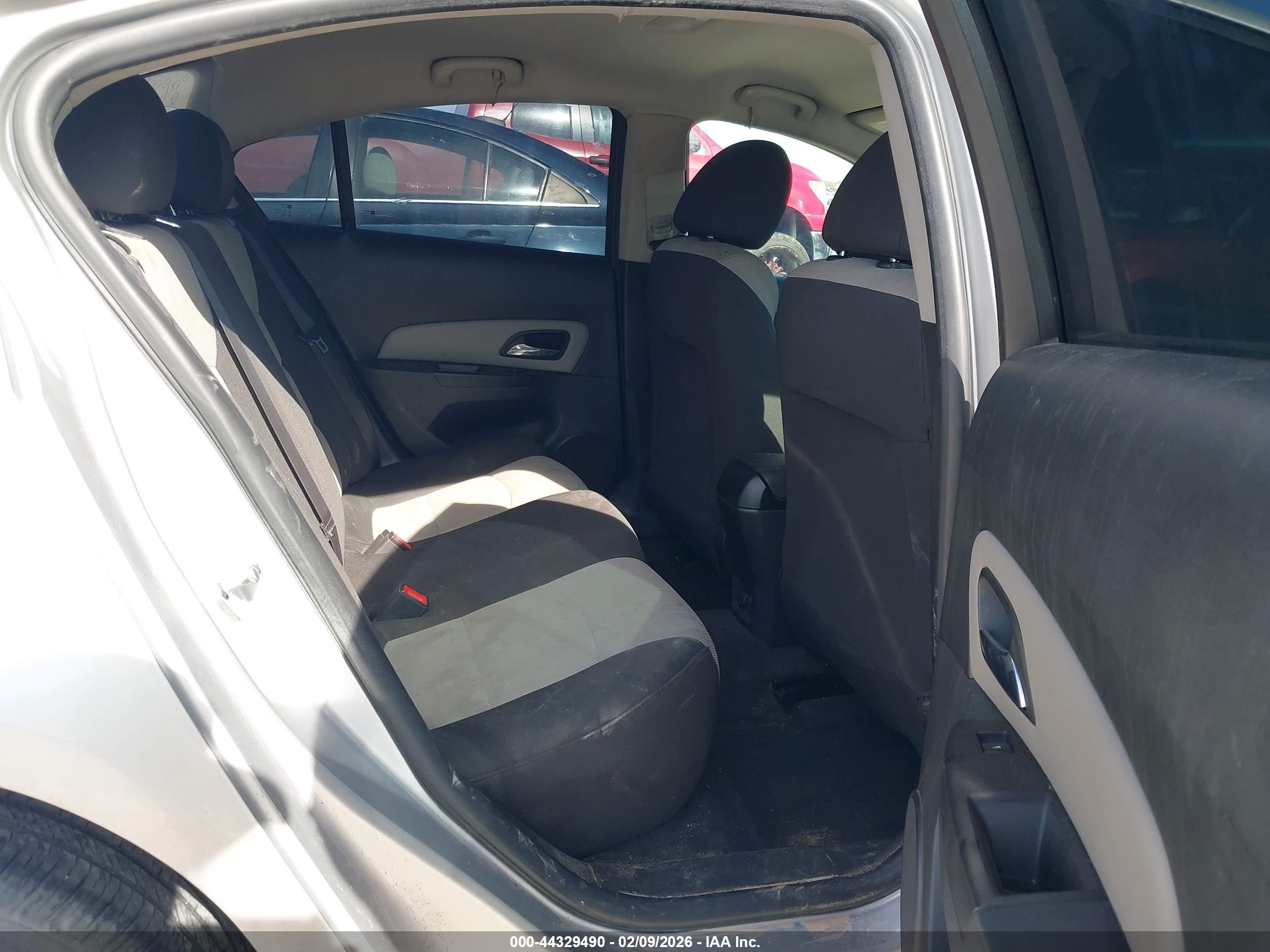 2015 Chevrolet Cruze Ls Auto Серебряный vin: 1G1PA5SG1F7235809