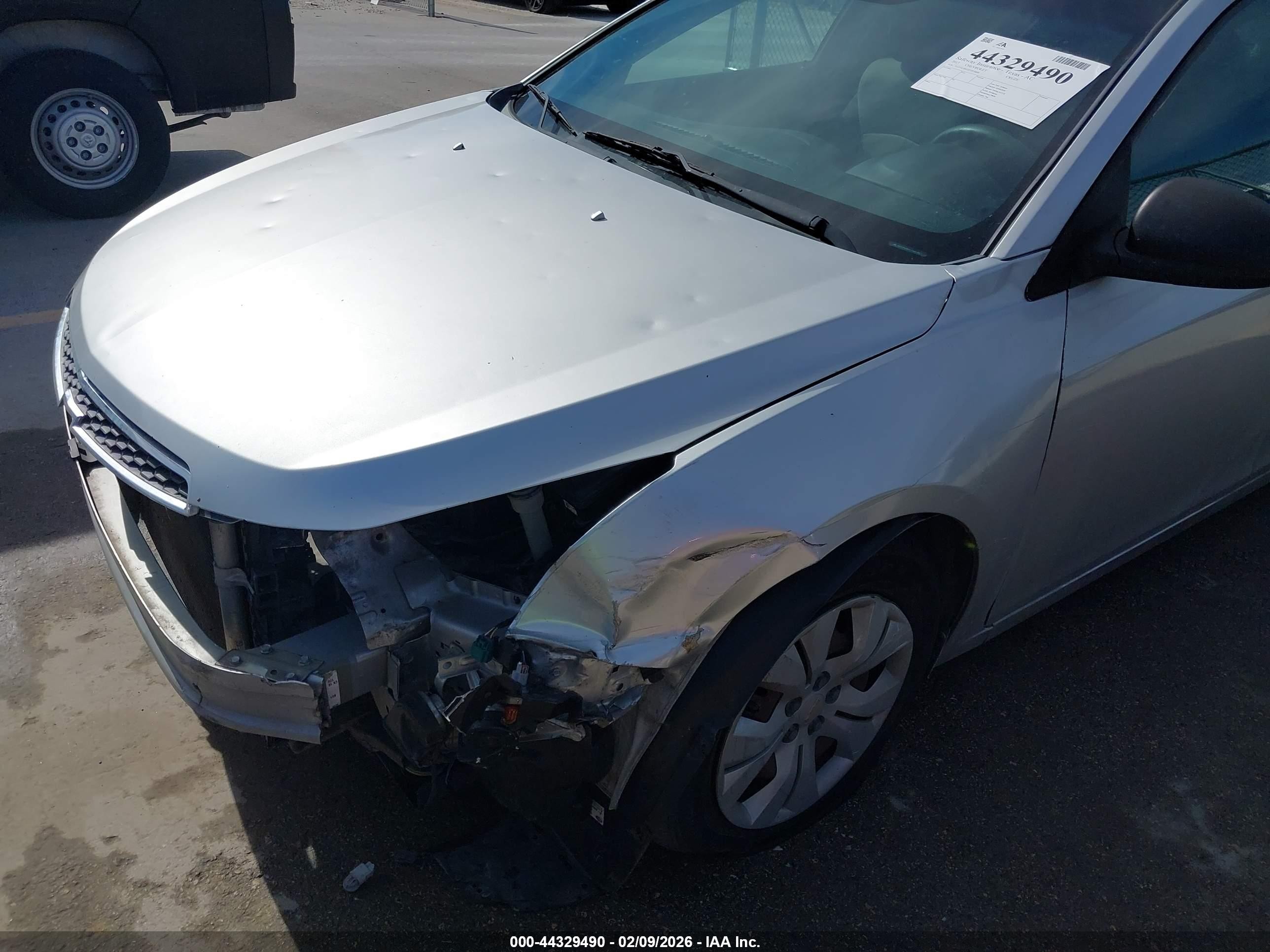 2015 Chevrolet Cruze Ls Auto Серебряный vin: 1G1PA5SG1F7235809