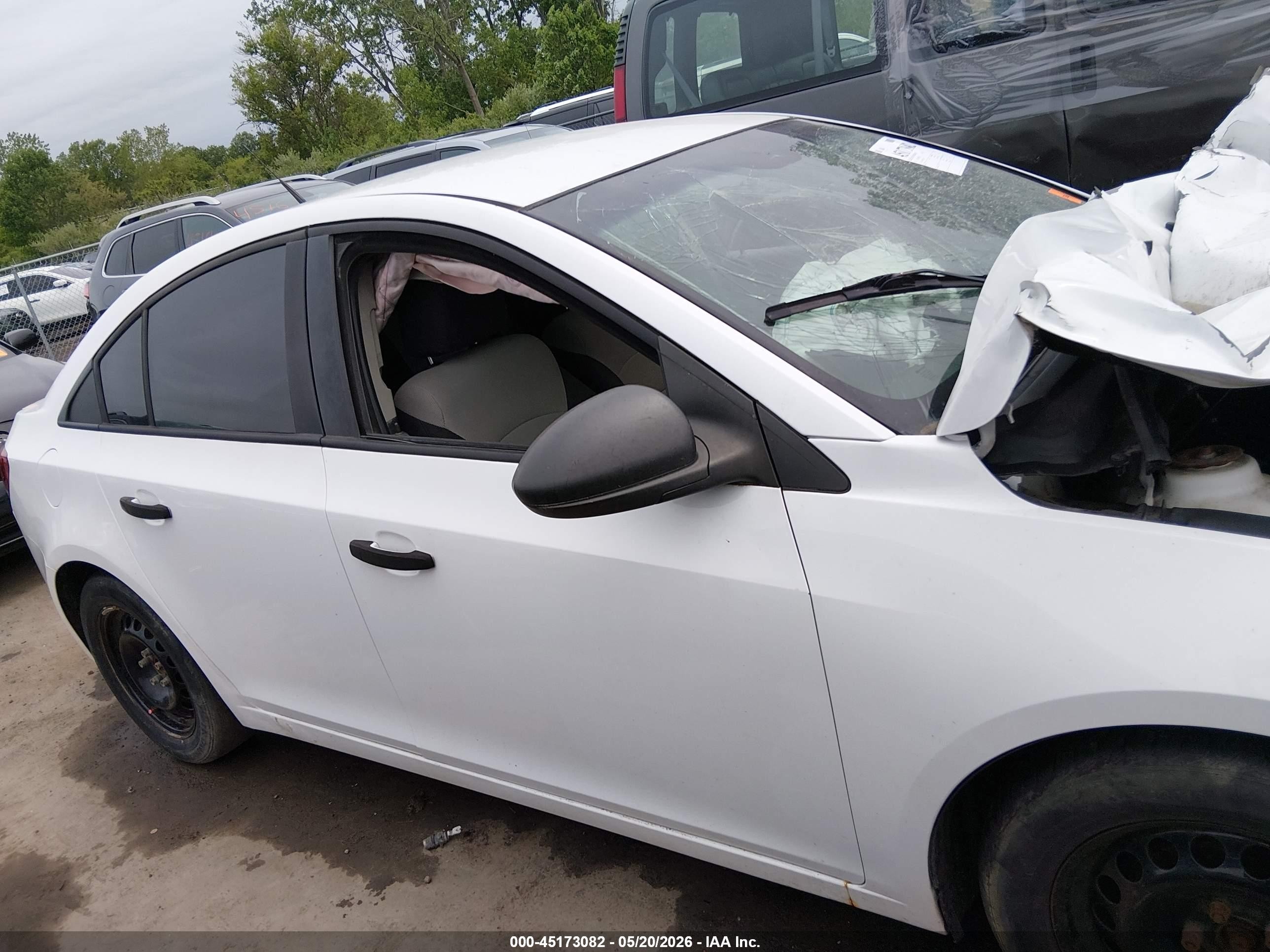 2013 Chevrolet Cruze Ls Auto White vin: 1G1PA5SG2D7323796