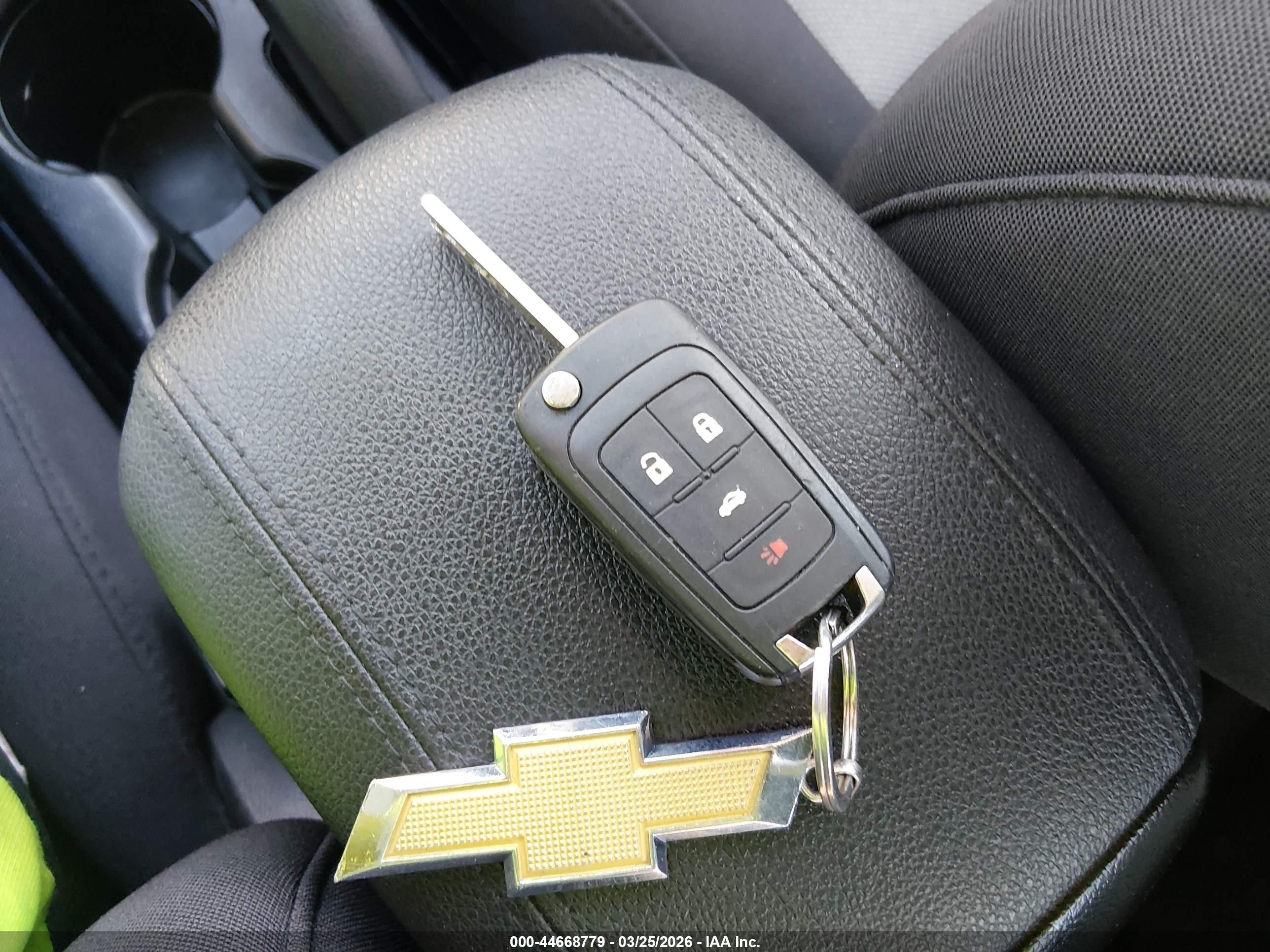 2013 Chevrolet Cruze Ls Auto White vin: 1G1PA5SG7D7154147