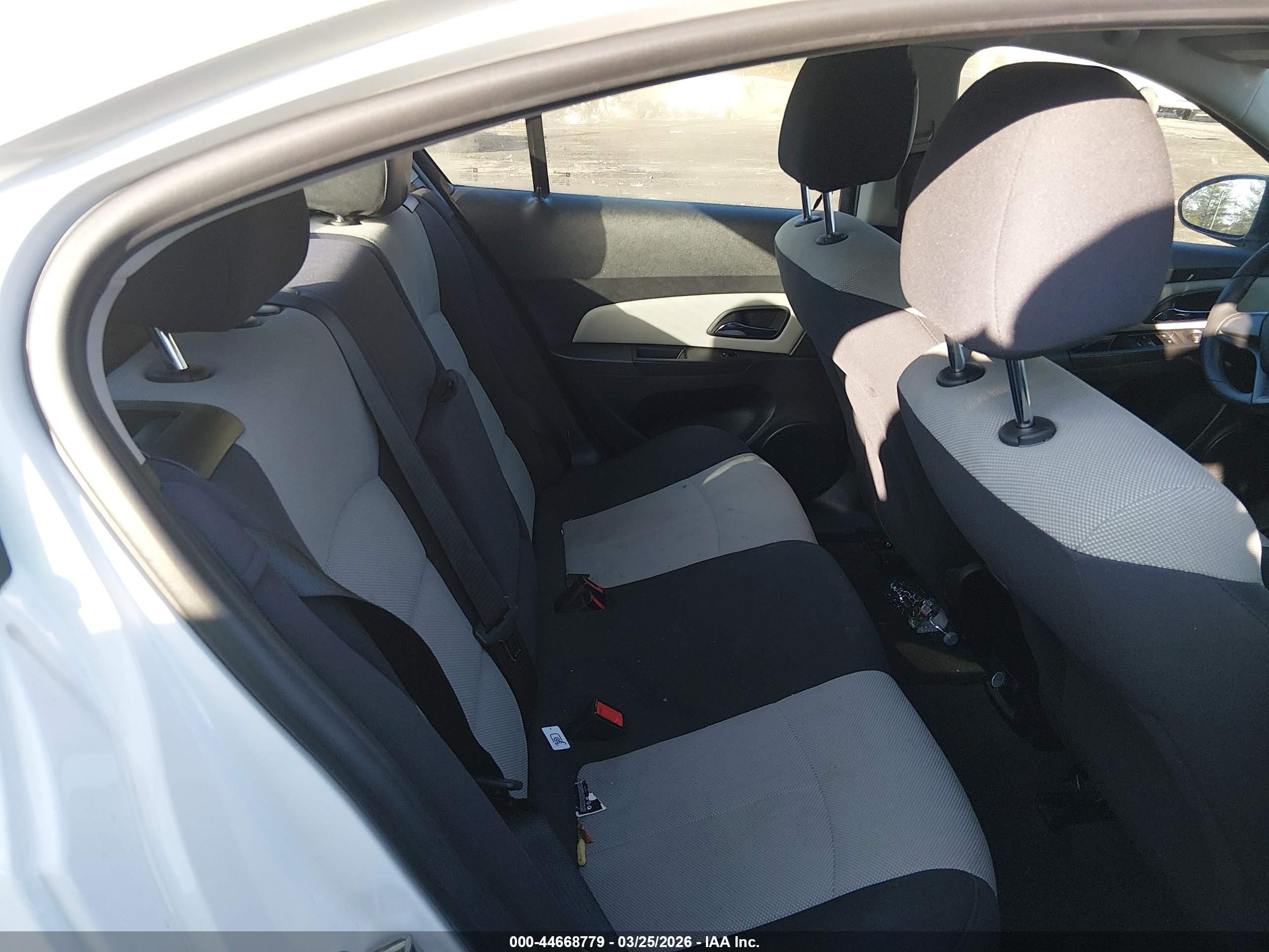 2013 Chevrolet Cruze Ls Auto White vin: 1G1PA5SG7D7154147