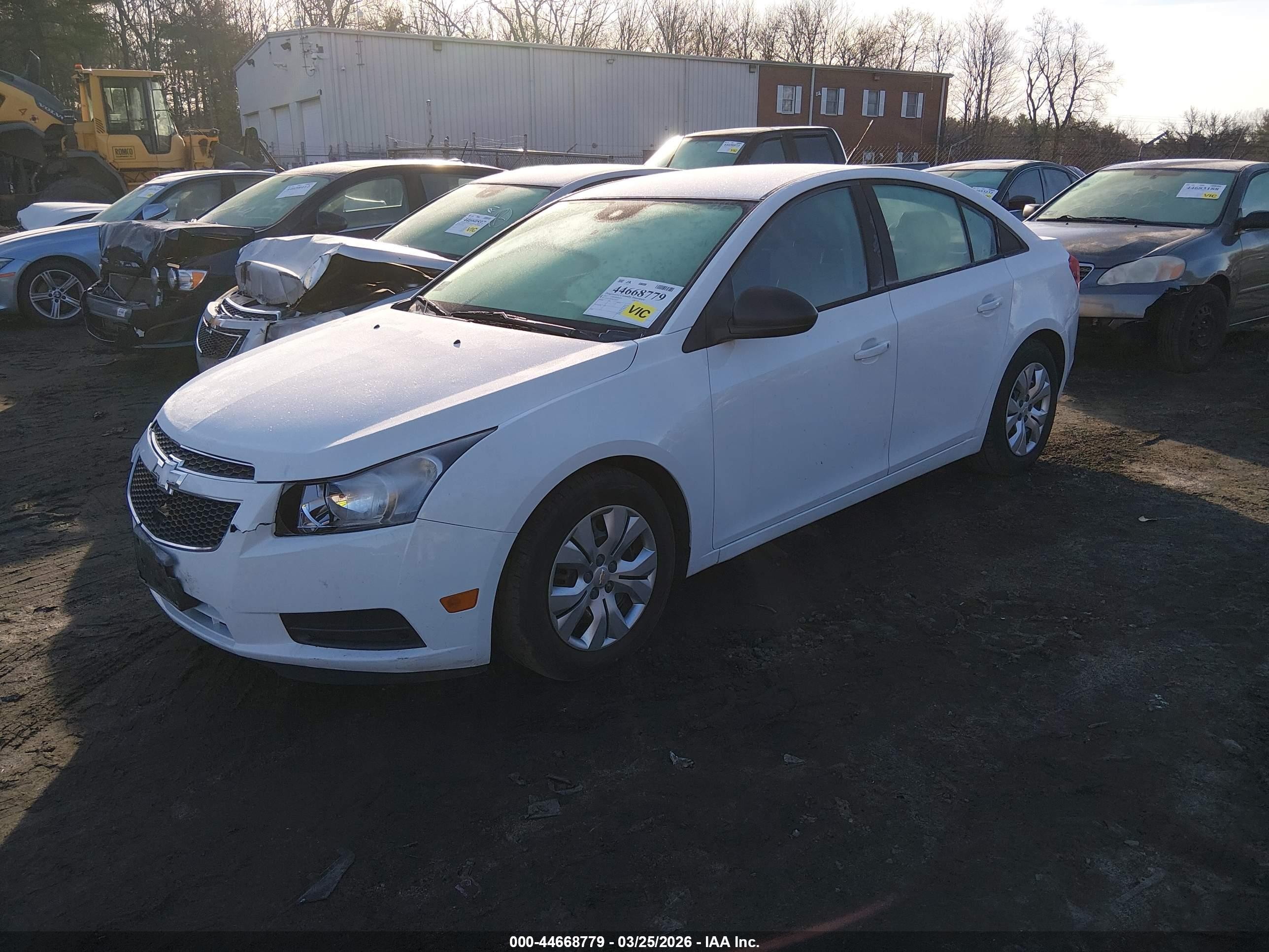 2013 Chevrolet Cruze Ls Auto White vin: 1G1PA5SG7D7154147