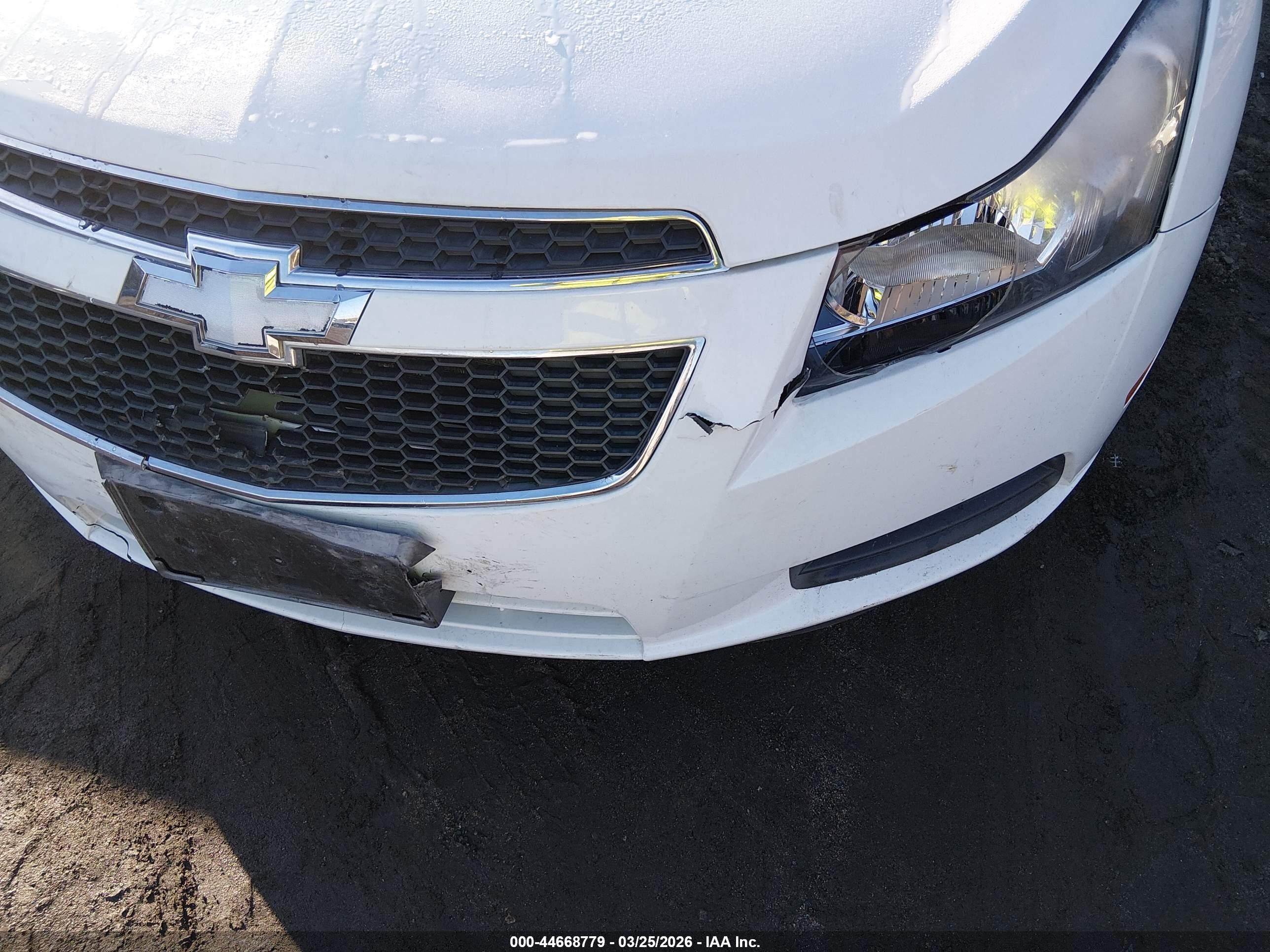 2013 Chevrolet Cruze Ls Auto White vin: 1G1PA5SG7D7154147