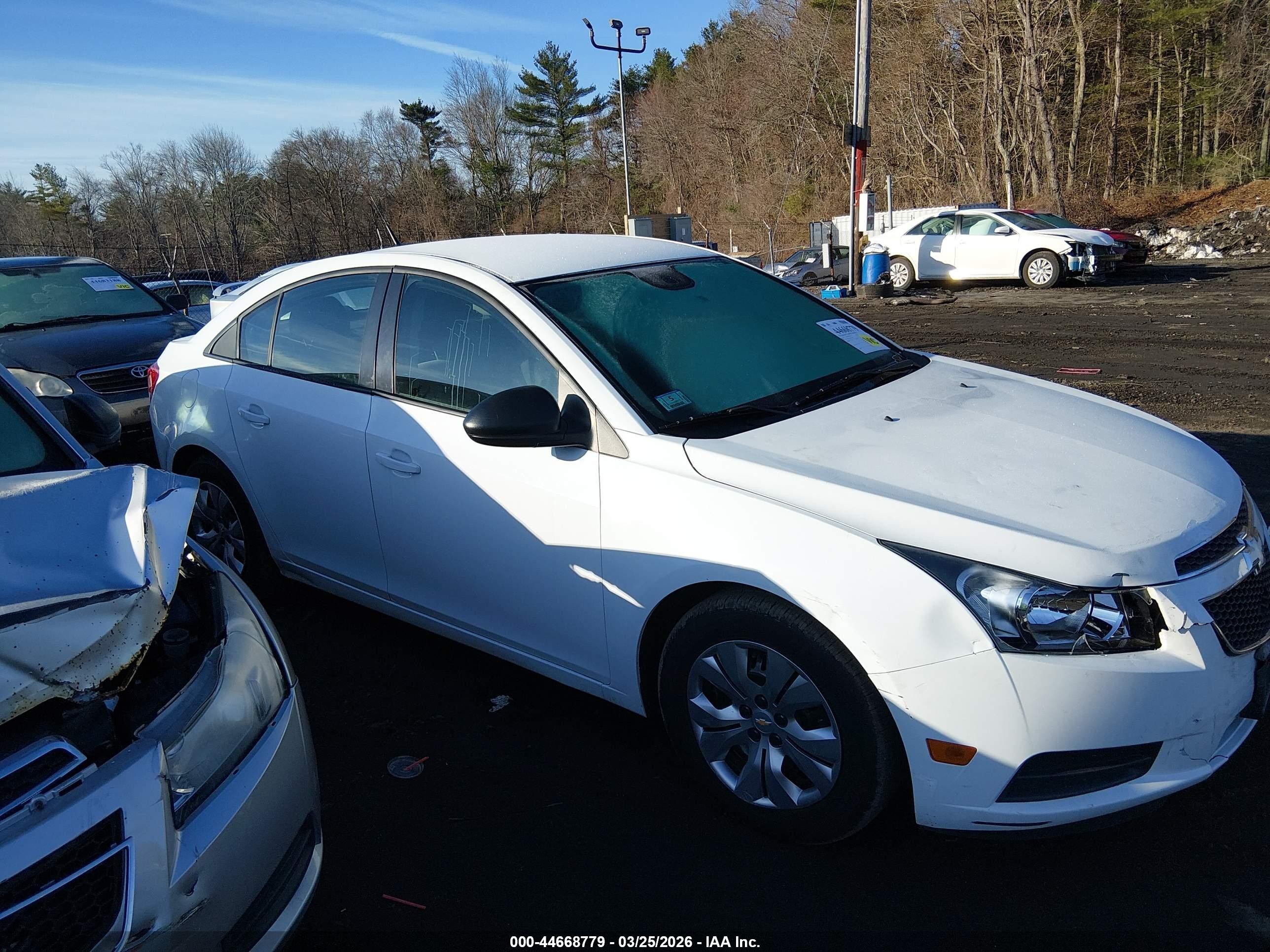 2013 Chevrolet Cruze Ls Auto White vin: 1G1PA5SG7D7154147