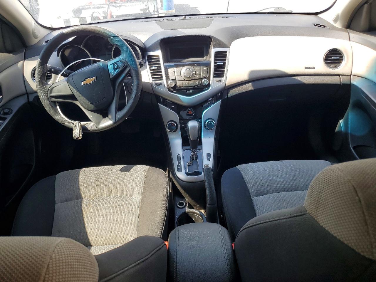 2015 Chevrolet Cruze Ls White vin: 1G1PA5SG8F7261615