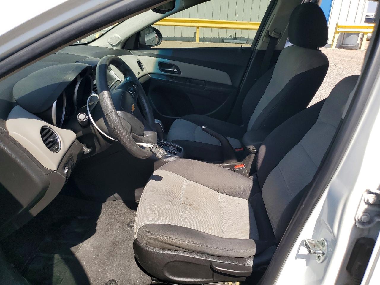 2015 Chevrolet Cruze Ls White vin: 1G1PA5SG8F7261615