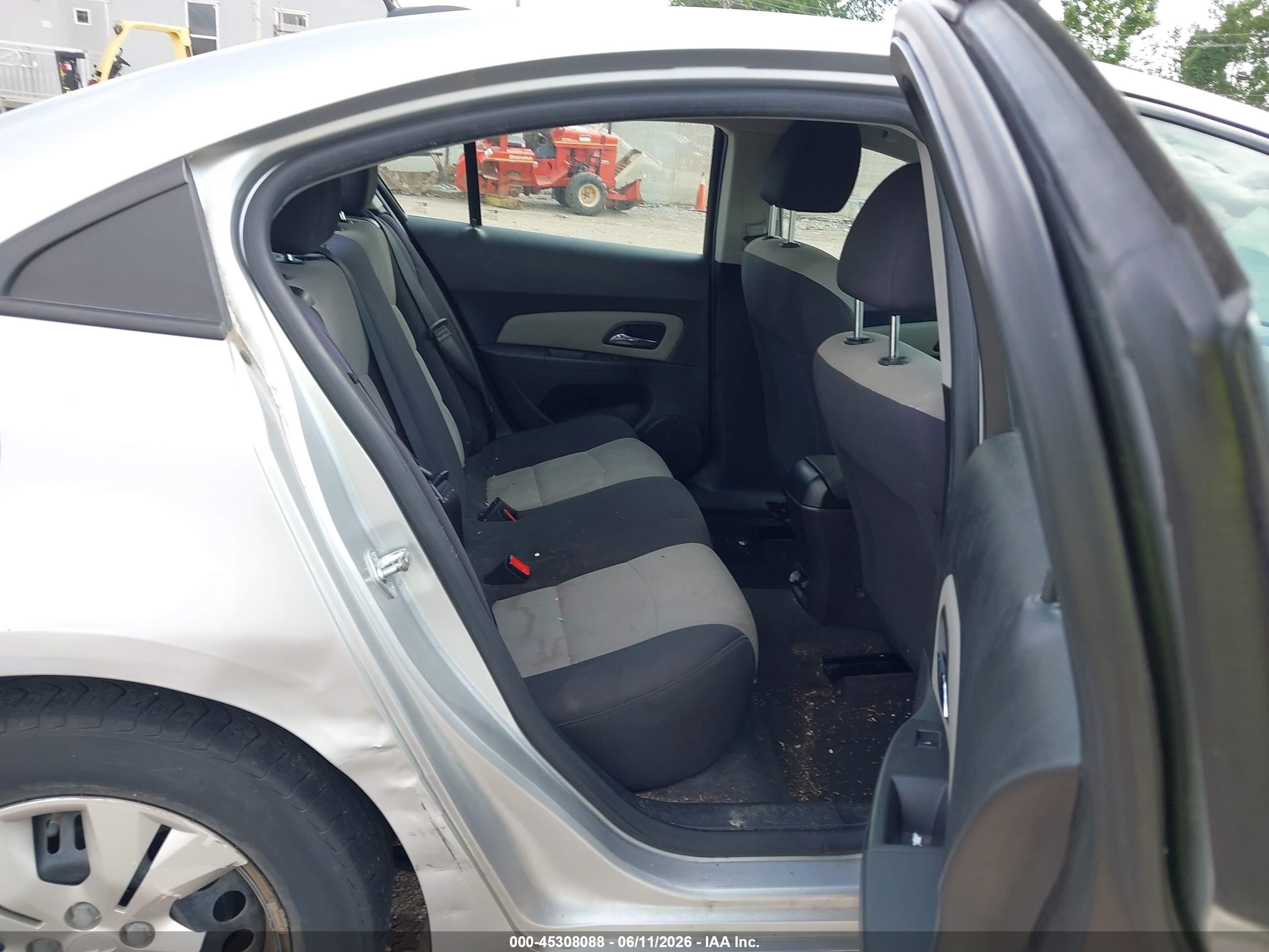 2015 Chevrolet Cruze Ls Auto Silver vin: 1G1PA5SH0F7190399
