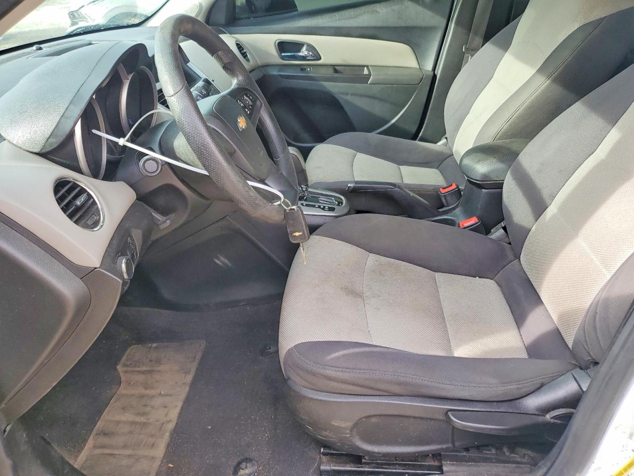 2014 Chevrolet Cruze Ls White vin: 1G1PA5SH1E7313349