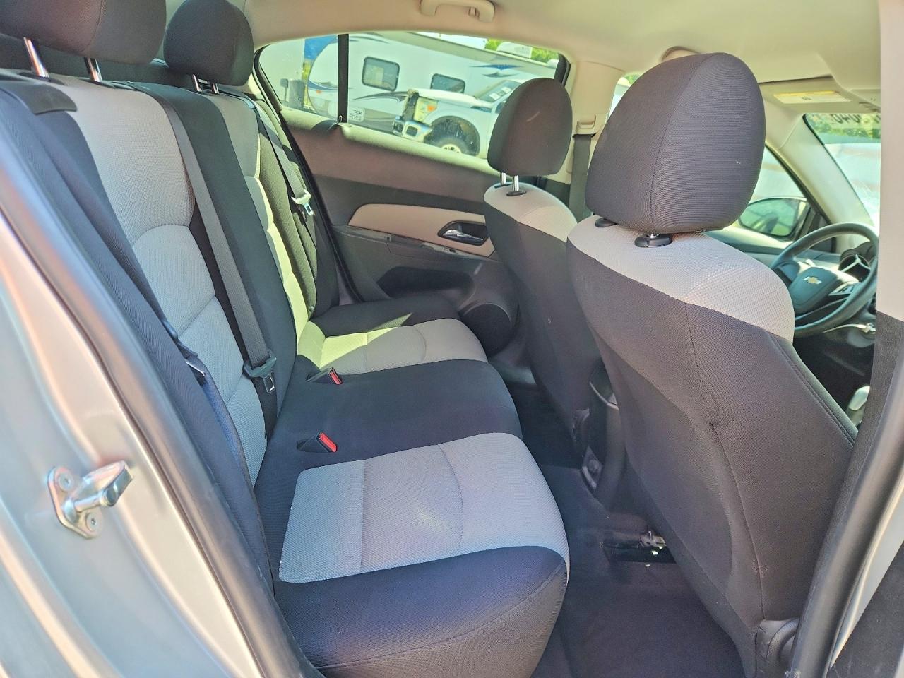 2015 Chevrolet Cruze Ls Silver vin: 1G1PA5SH1F7116022